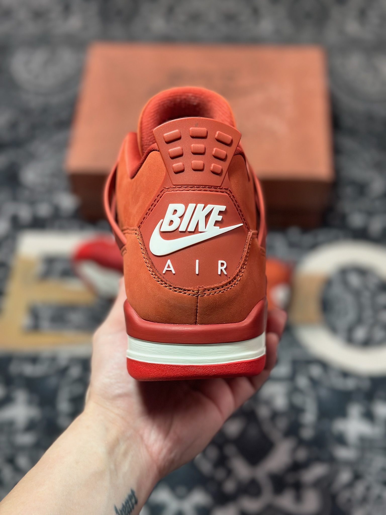 Nigel Sylvester x Air Jordan 4 “Brick by Brick” BIKE 联名橙棕红砖 HF4340-800