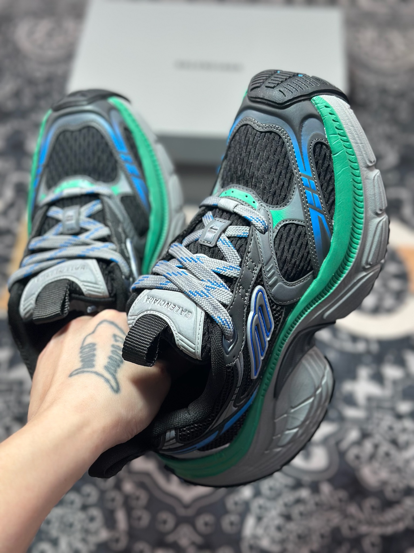 巴黎世家BALENCIAGA Cargo Sneaker 10XL船型系列低帮复古阔型厚底运动鞋“黑灰蓝绿做旧” 784344 W2MV2 1143