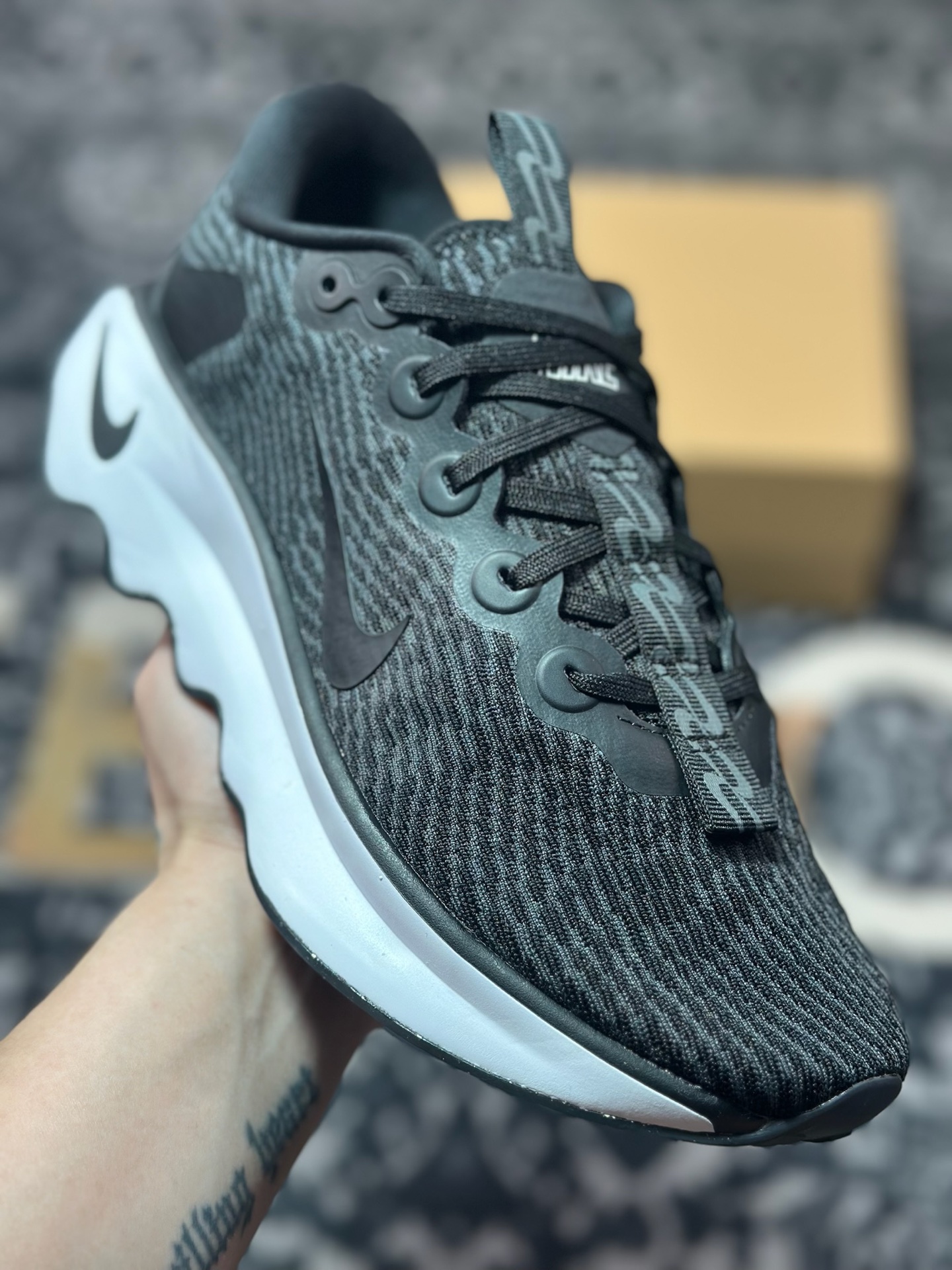 Nike WMNS MOTIVA Cushlon30泡绵缓震跑步鞋 DV1237-001