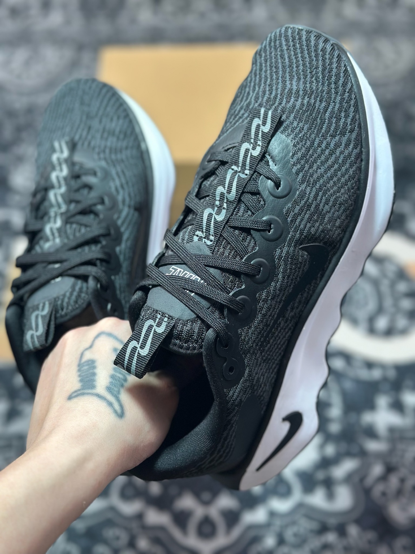 Nike WMNS MOTIVA Cushlon30泡绵缓震跑步鞋 DV1237-001
