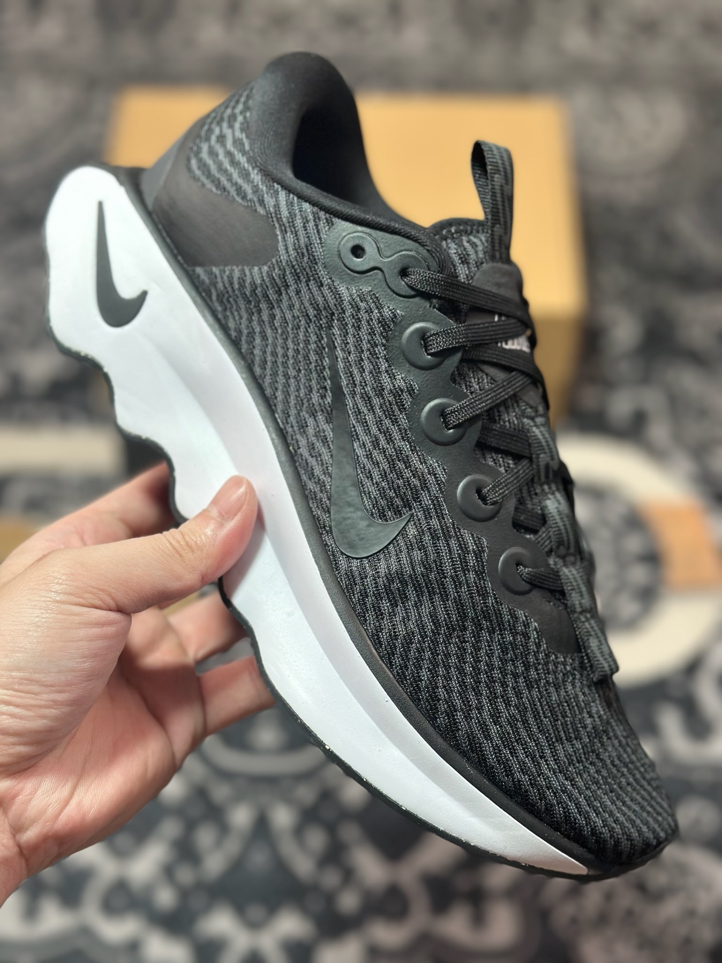 Nike WMNS MOTIVA Cushlon30泡绵缓震跑步鞋 DV1237-001