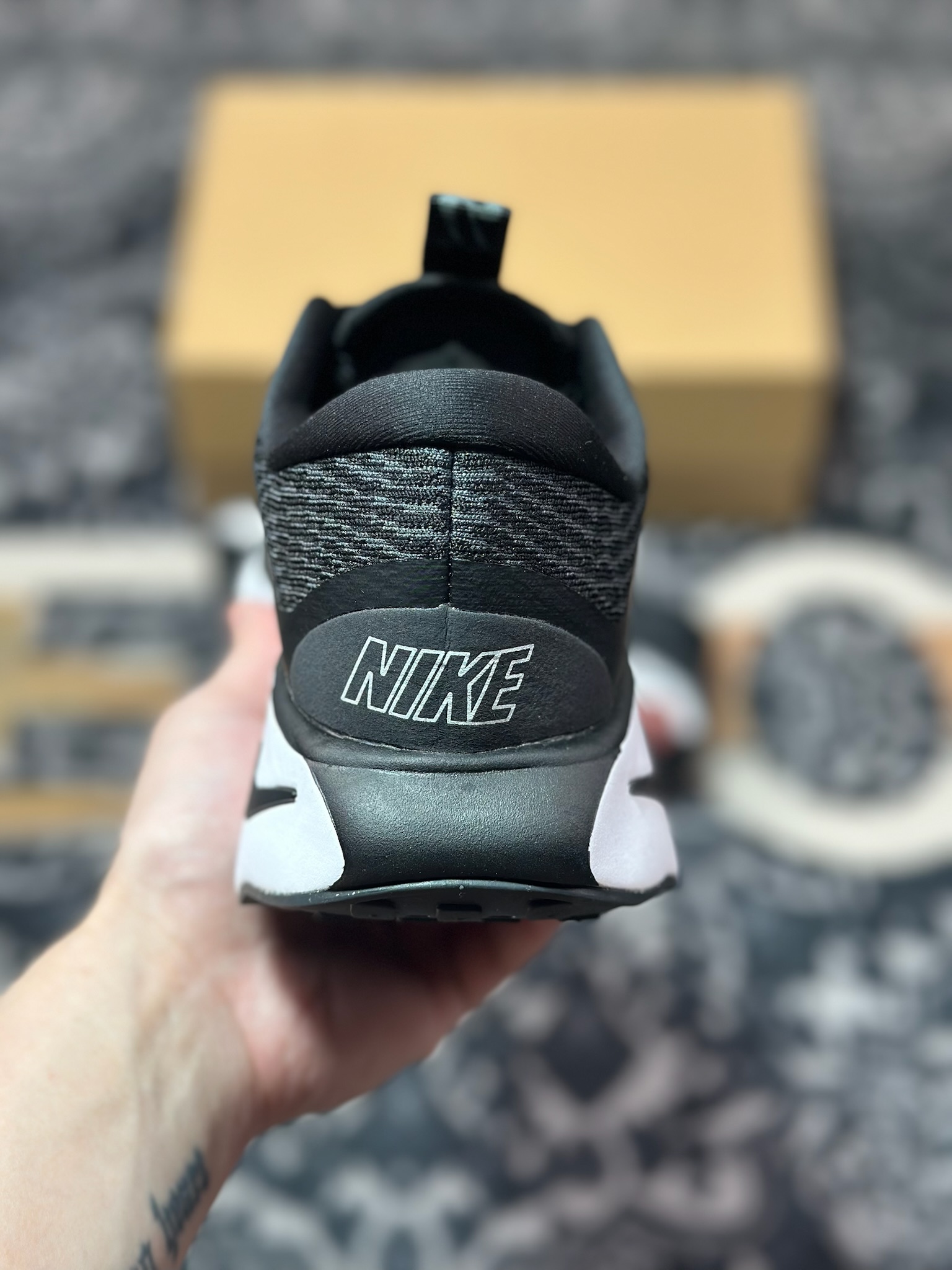 Nike WMNS MOTIVA Cushlon30泡绵缓震跑步鞋 DV1237-001