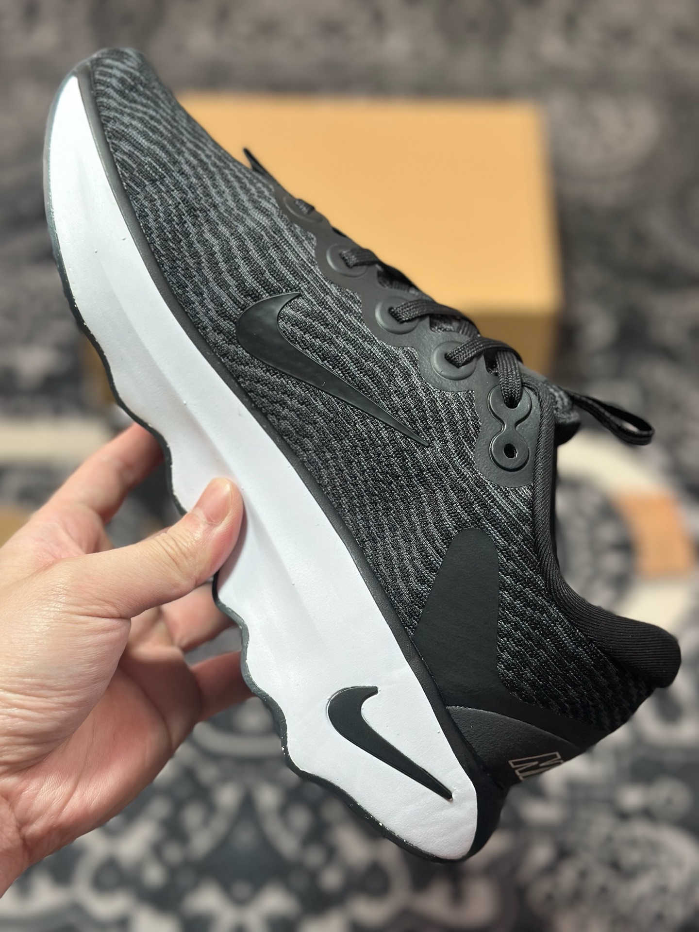 Nike WMNS MOTIVA Cushlon30泡绵缓震跑步鞋 DV1237-001