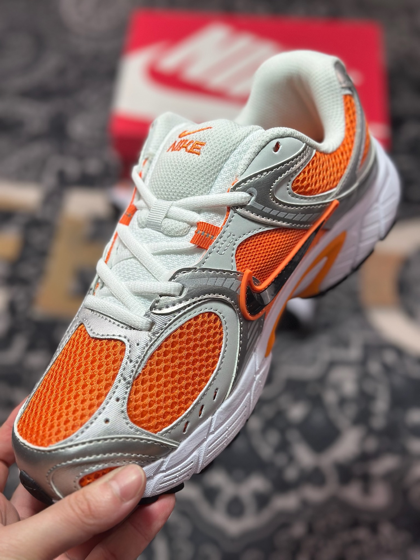 NK V5 RNR系列 白银橙 复古Y3K风格舒适百搭跑步鞋 HJ5228-800