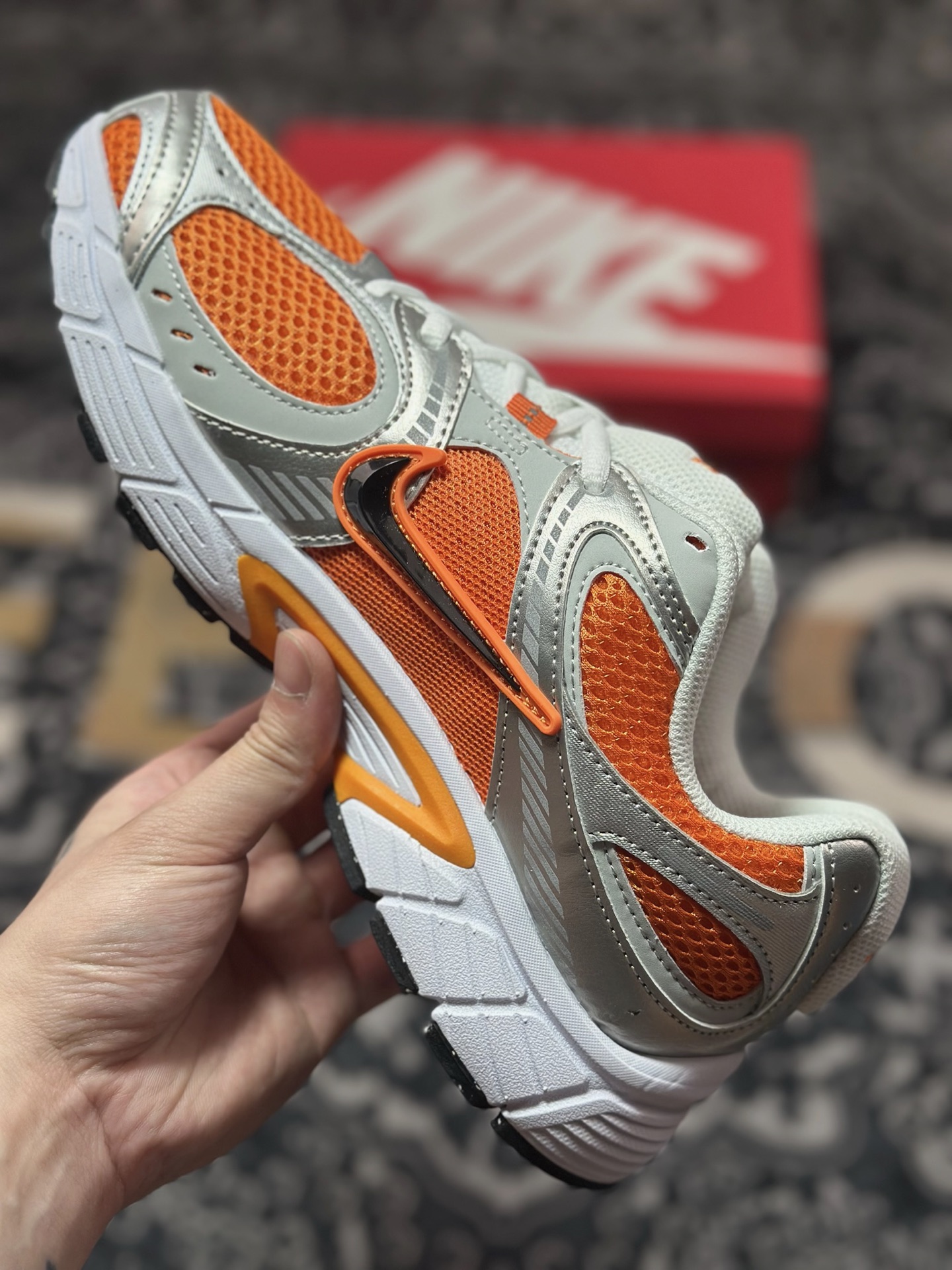NK V5 RNR系列 白银橙 复古Y3K风格舒适百搭跑步鞋 HJ5228-800