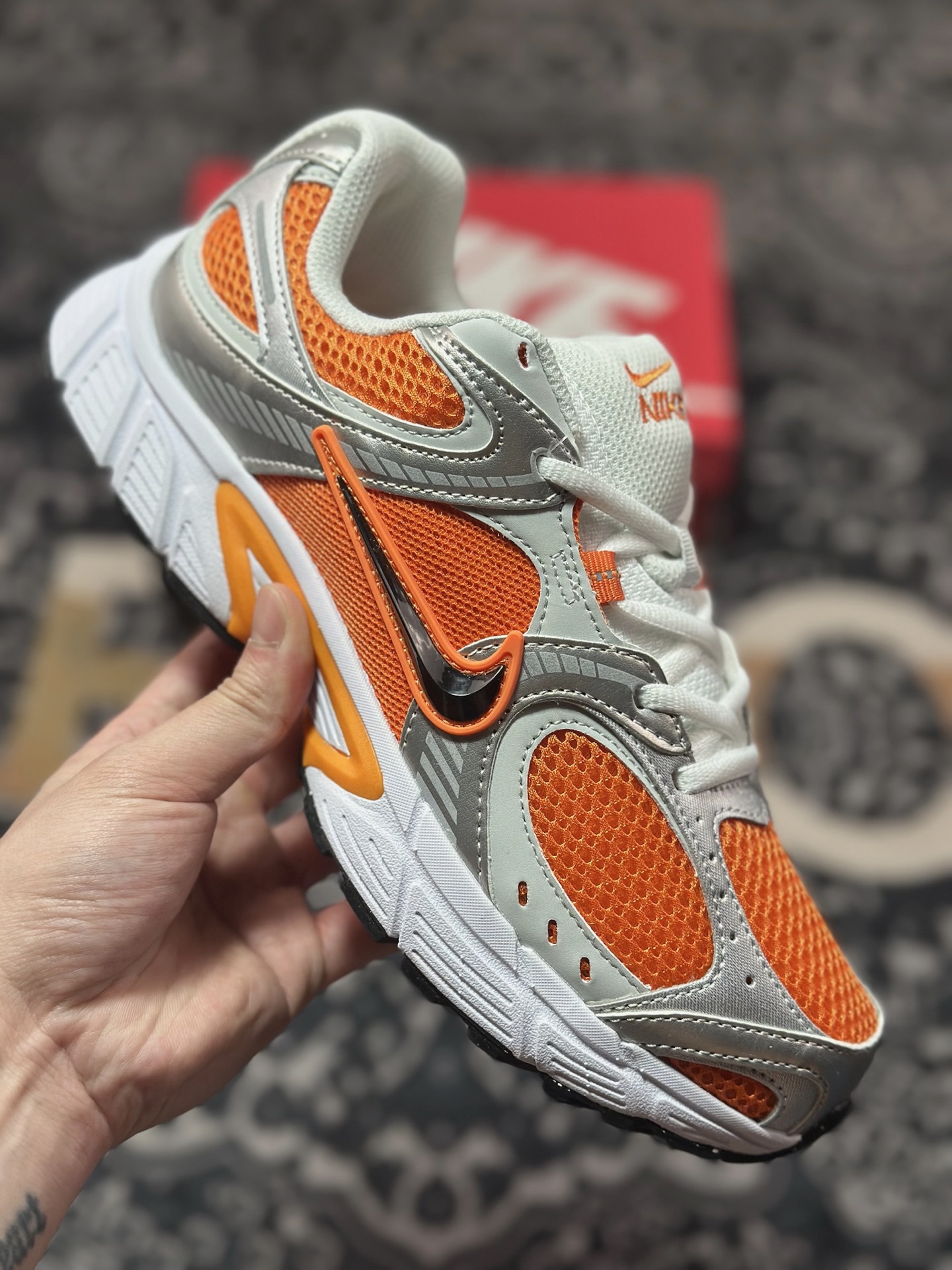 NK V5 RNR系列 白银橙 复古Y3K风格舒适百搭跑步鞋 HJ5228-800