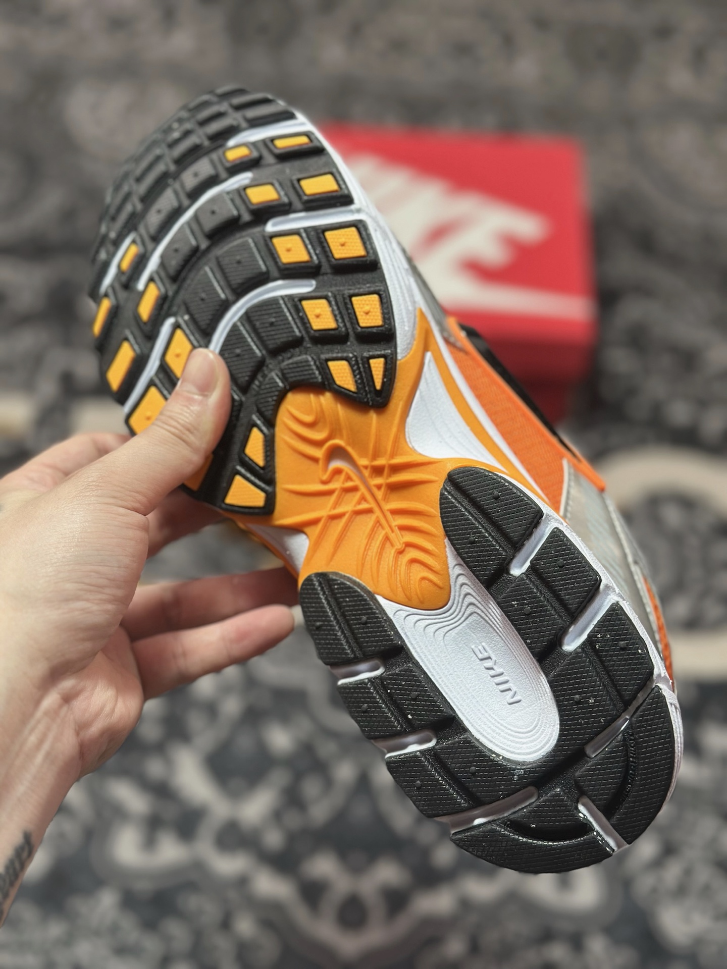 NK V5 RNR系列 白银橙 复古Y3K风格舒适百搭跑步鞋 HJ5228-800