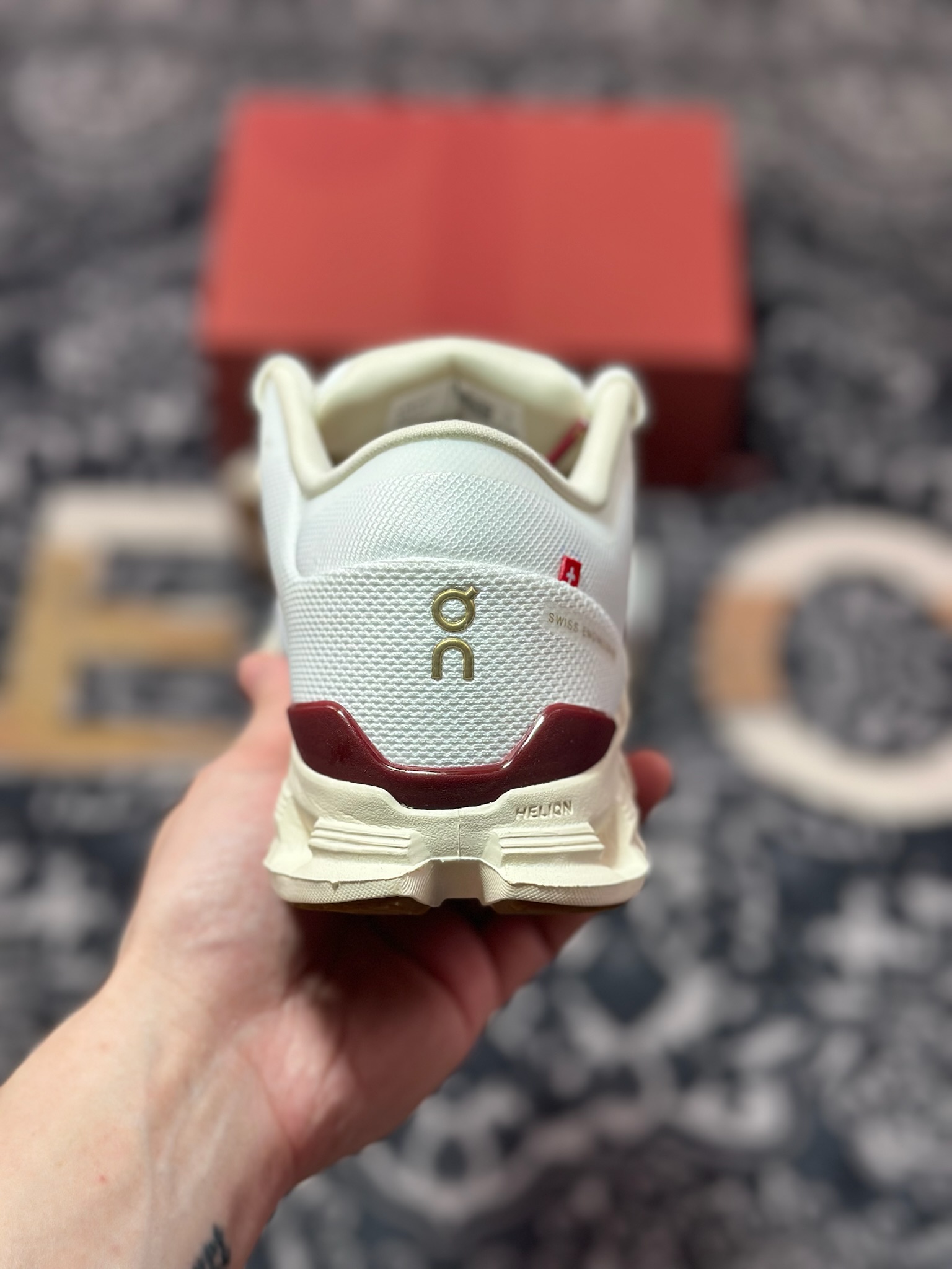 On昂跑 Cloudtilt Loewe 4 户外街头机能风跑步鞋