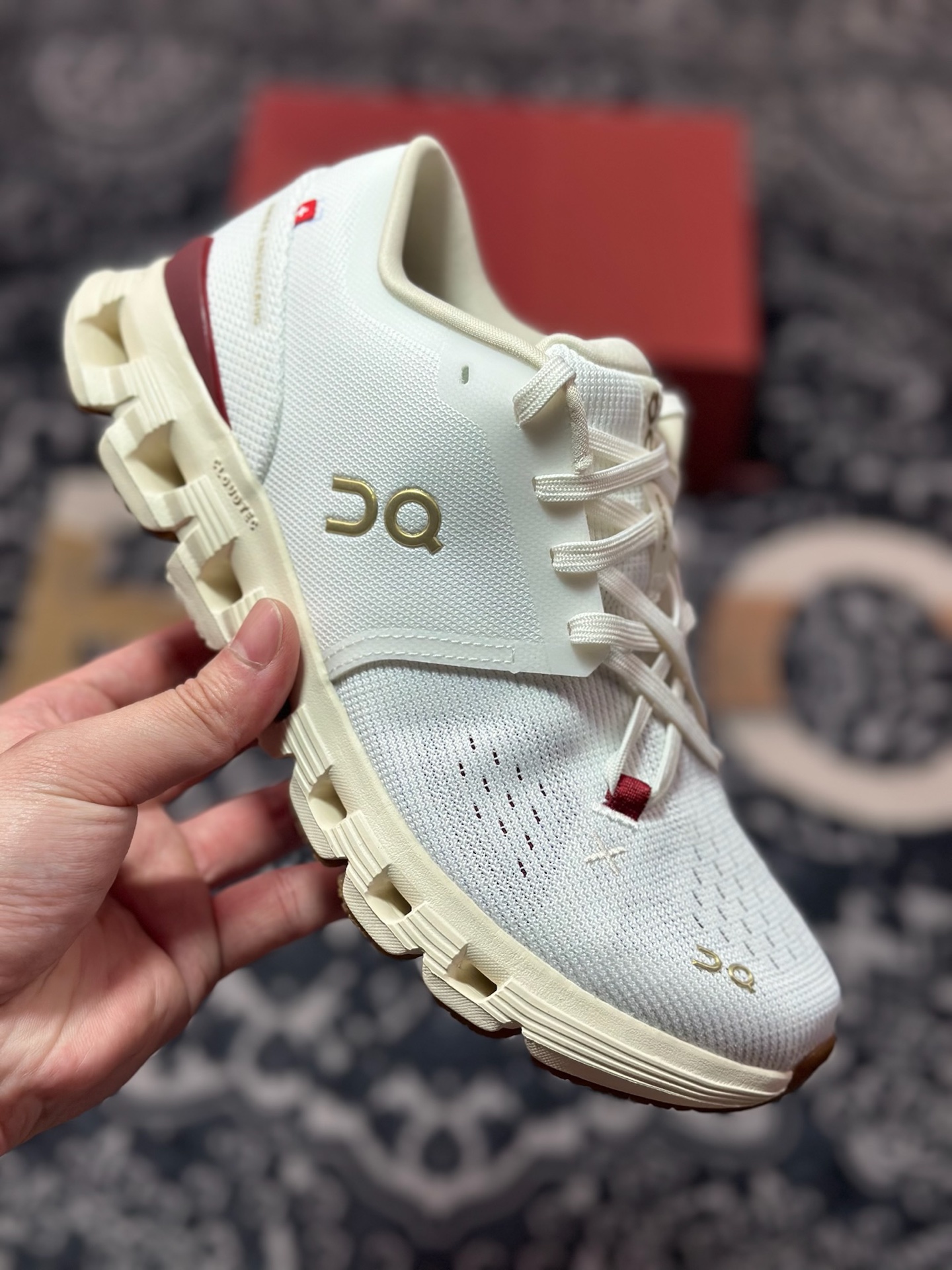 On昂跑 Cloudtilt Loewe 4 户外街头机能风跑步鞋