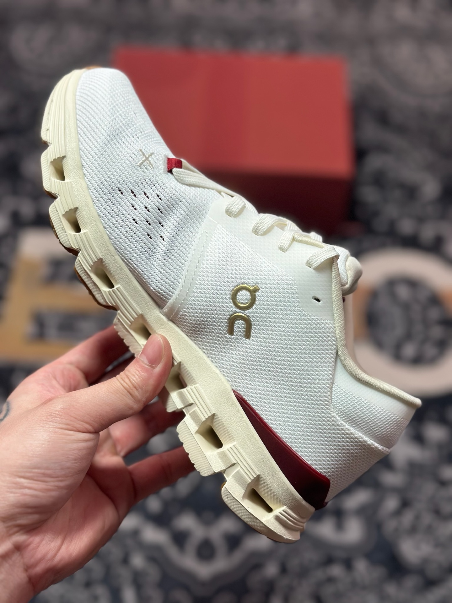 On昂跑 Cloudtilt Loewe 4 户外街头机能风跑步鞋