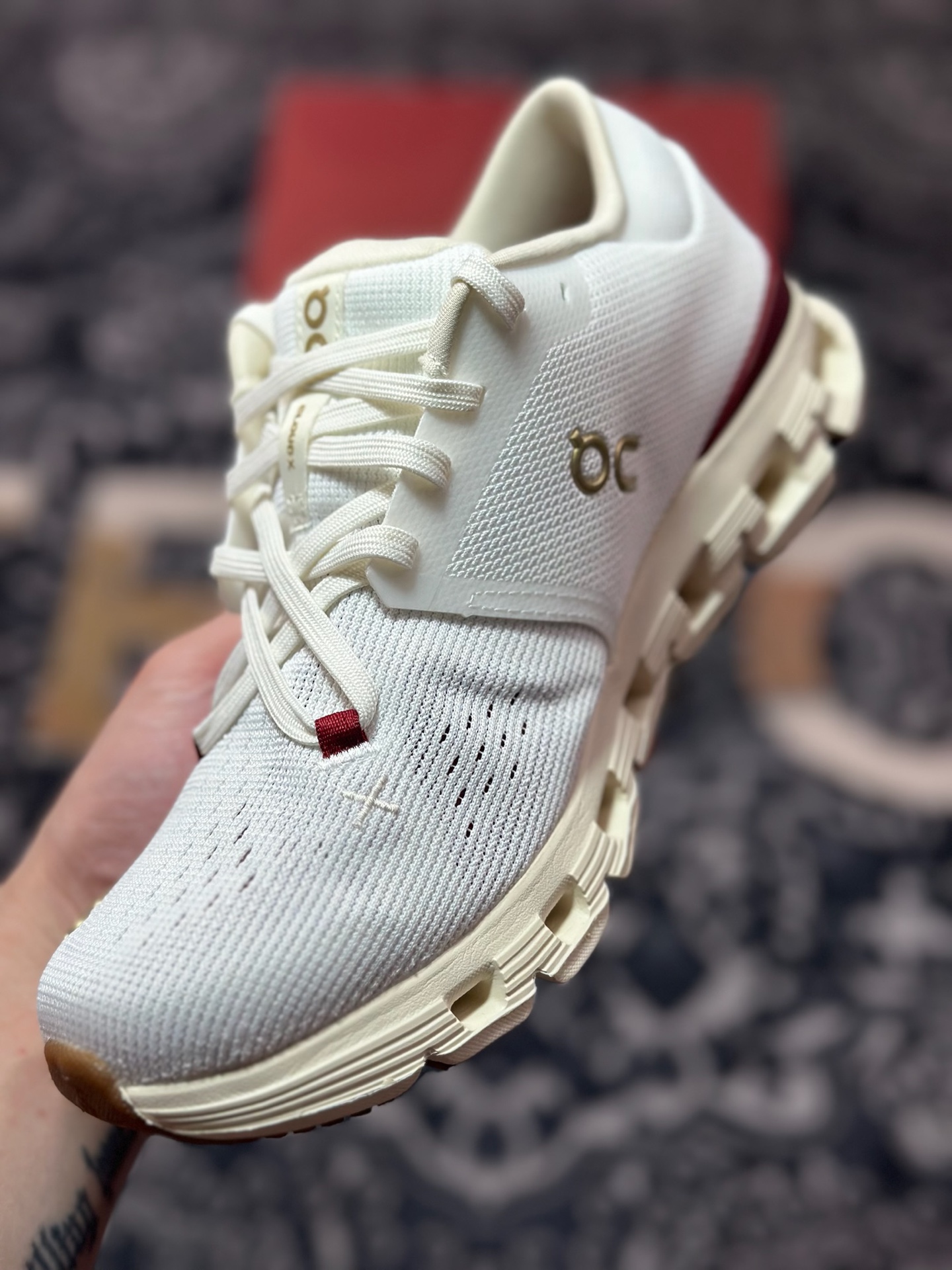 On昂跑 Cloudtilt Loewe 4 户外街头机能风跑步鞋