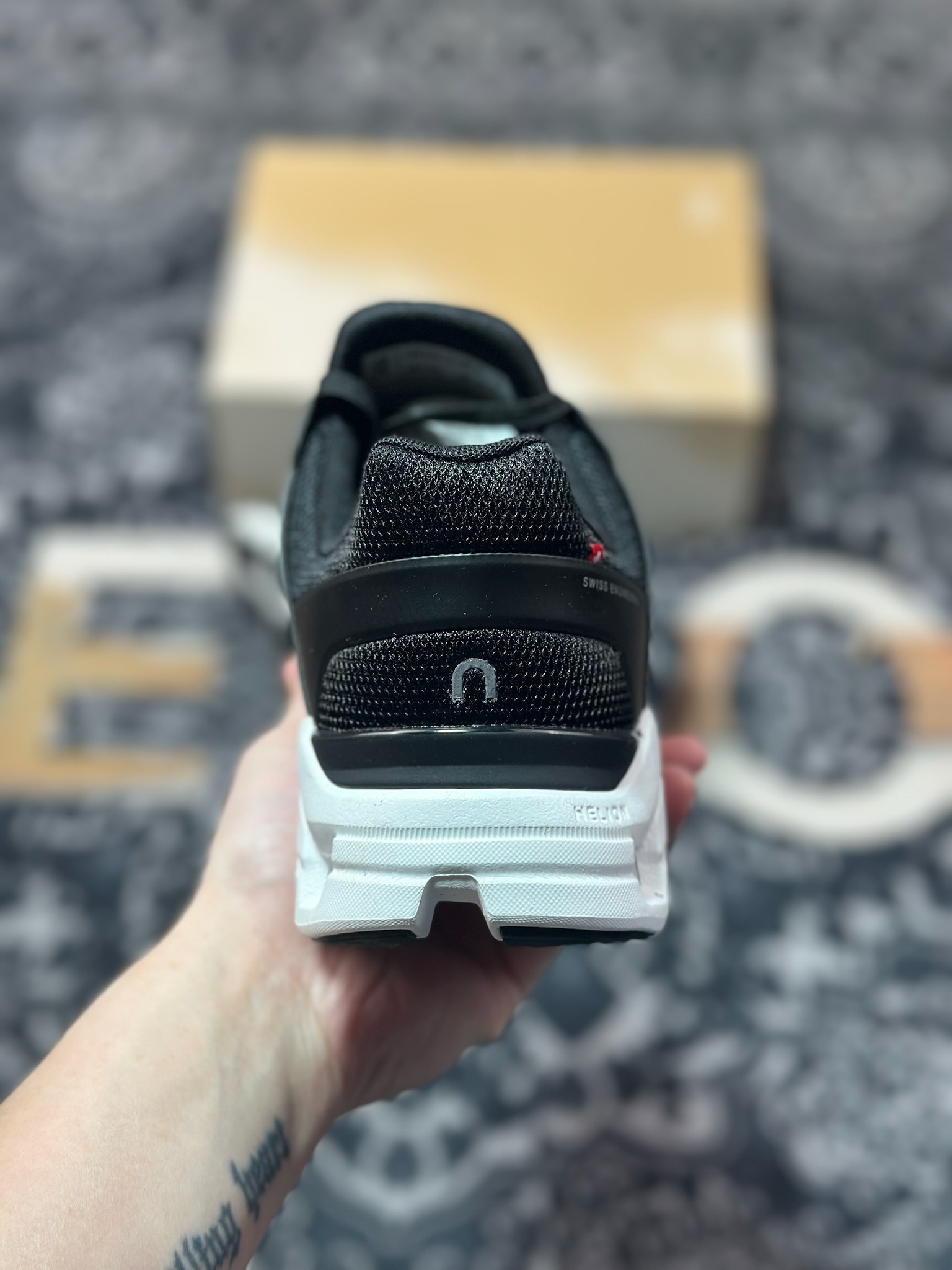 On 昂跑 Cloudswift 舒适轻盈 低帮跑步鞋