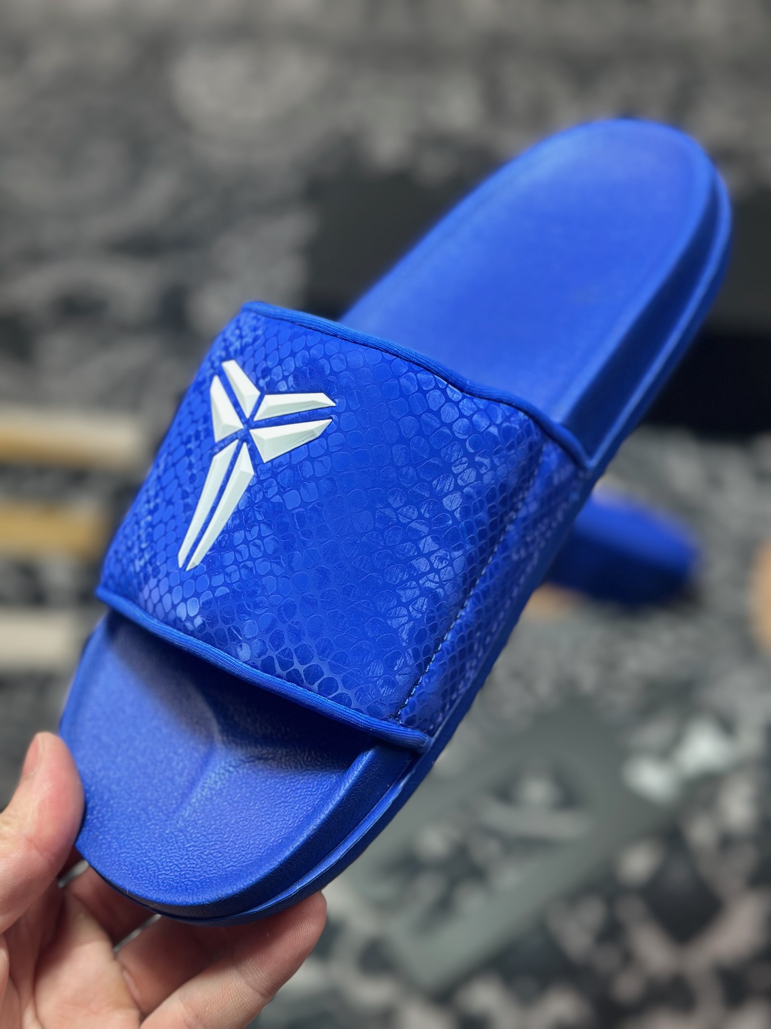 Nike Kobe Offcourt Slide ”Hyper Royal” 科比道奇专属配色休闲拖鞋 IF2870-400