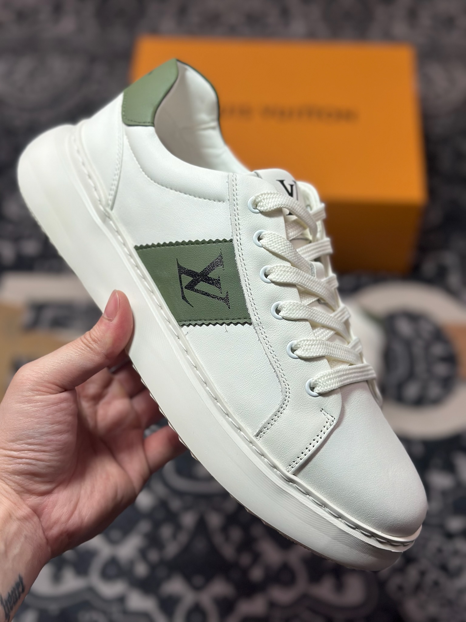 新货Louis Vuitton LV路易威登休闲文化运动板鞋系列百搭性霸屏整个时尚娱乐圈
