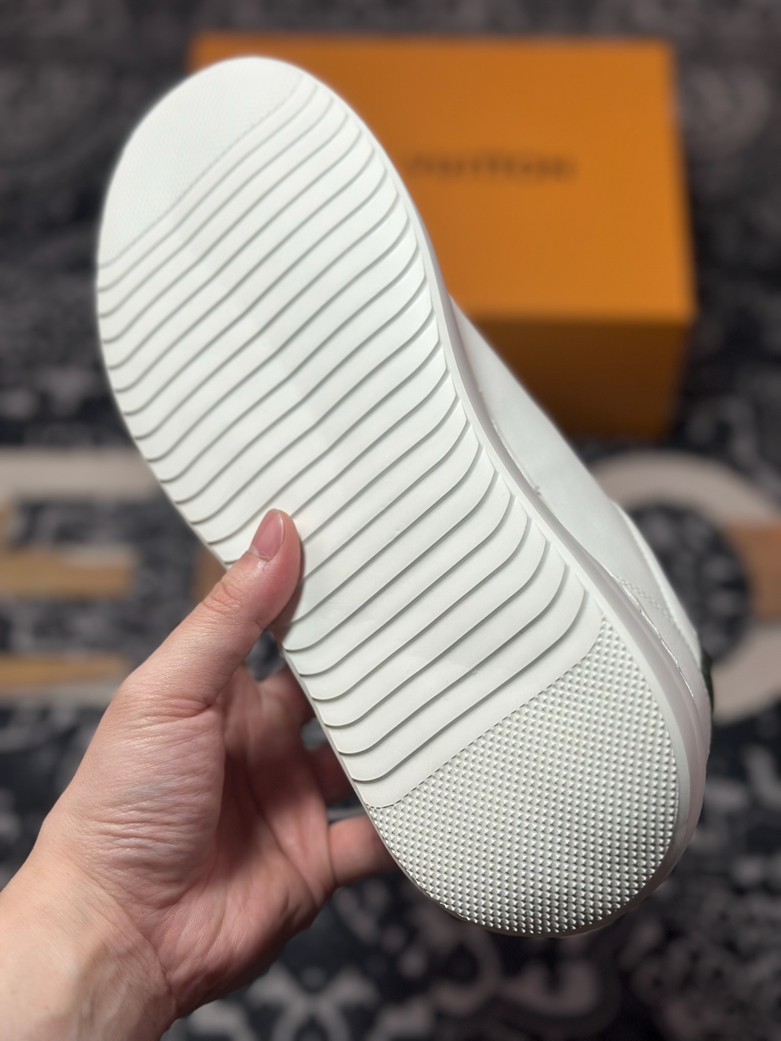 新货Louis Vuitton LV路易威登休闲文化运动板鞋系列百搭性霸屏整个时尚娱乐圈