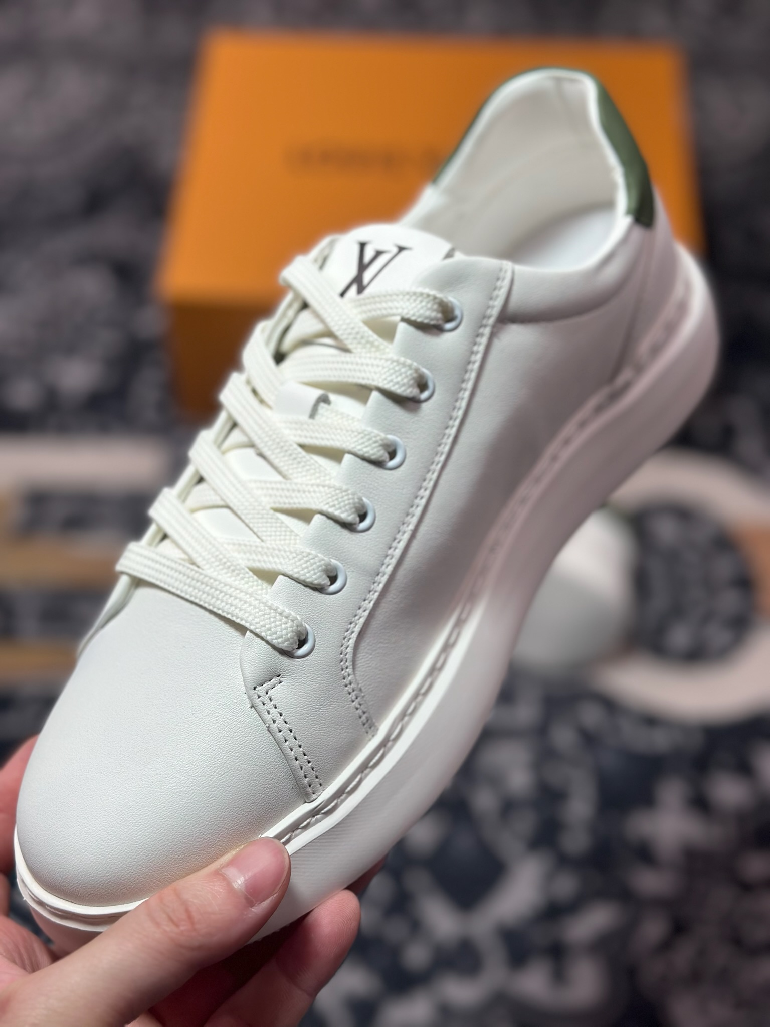 新货Louis Vuitton LV路易威登休闲文化运动板鞋系列百搭性霸屏整个时尚娱乐圈
