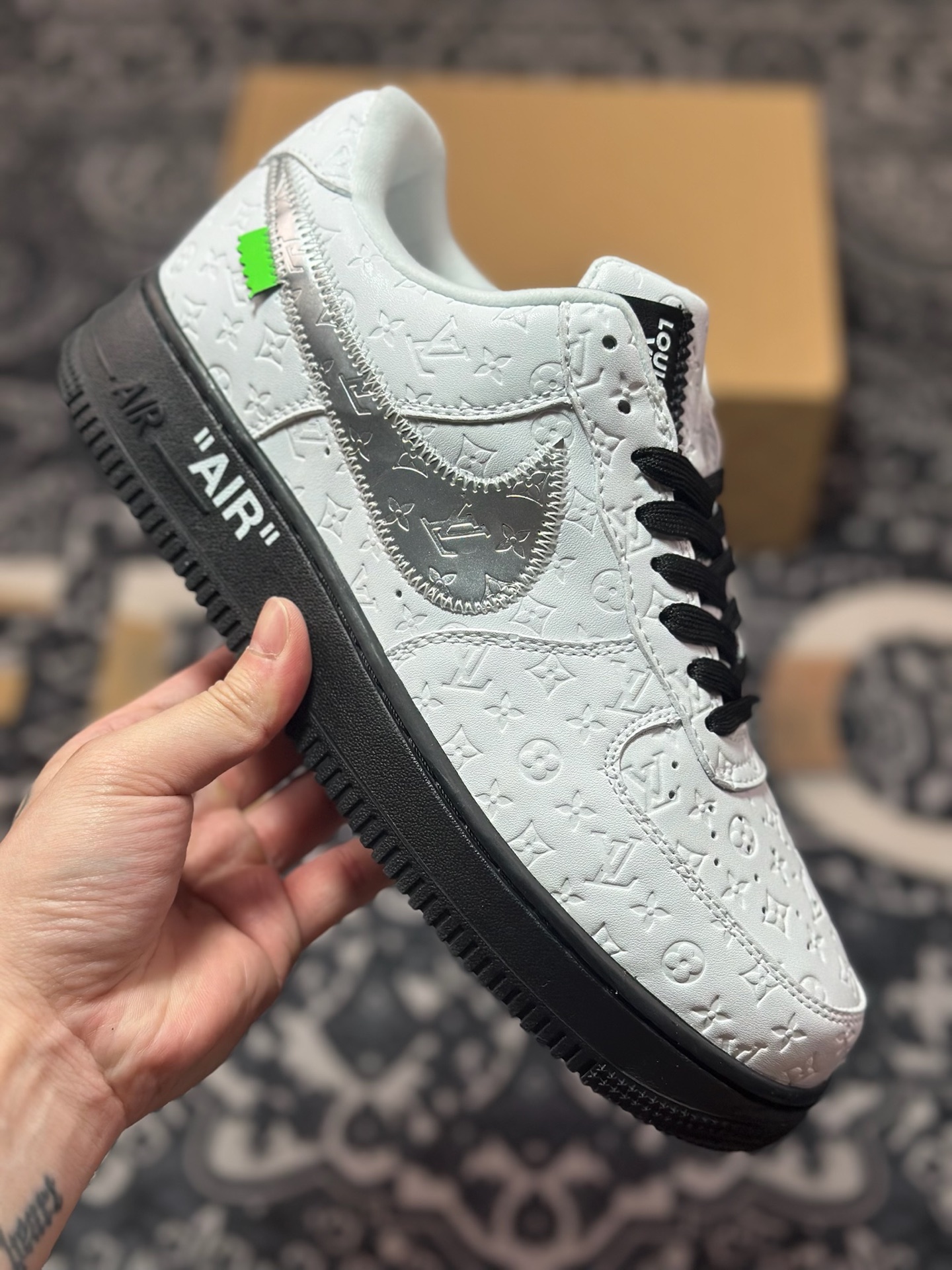 路易威登Louis Vuitton x Nike Air Force 1'07 LV8 Low” Black/White/LV Monogram”空军一号板鞋“皮革黑白银LV压纹老花”