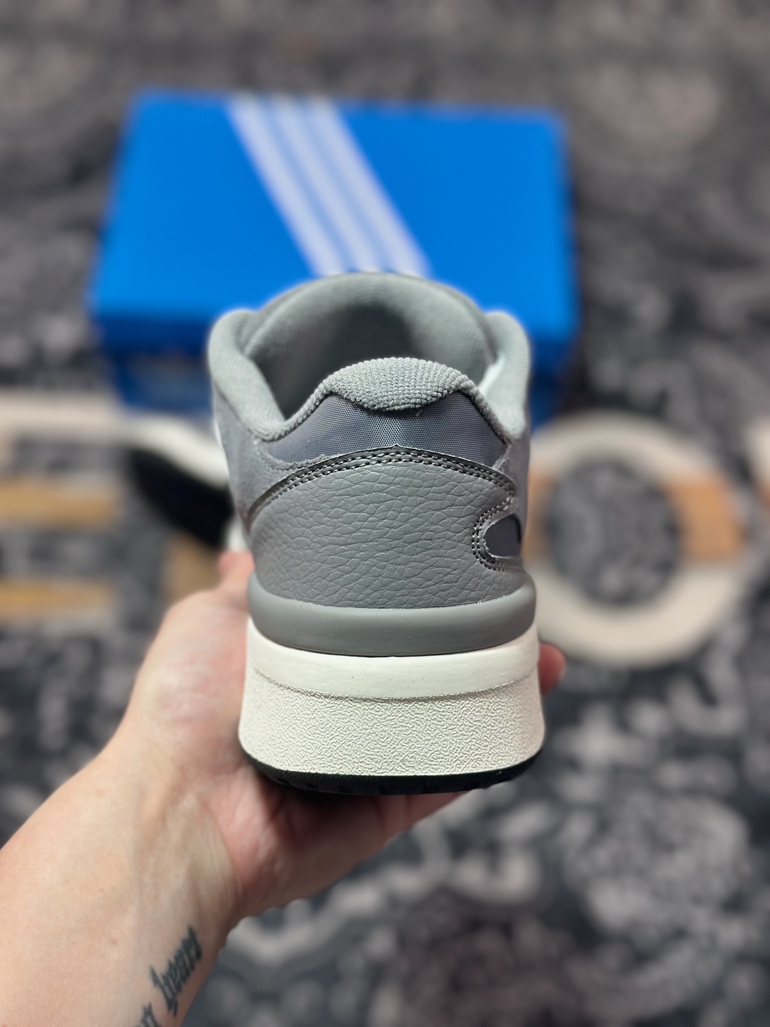 Adidas originals Forum 2000 CL 三叶草低帮 复古潮流休闲面包鞋 JS0997