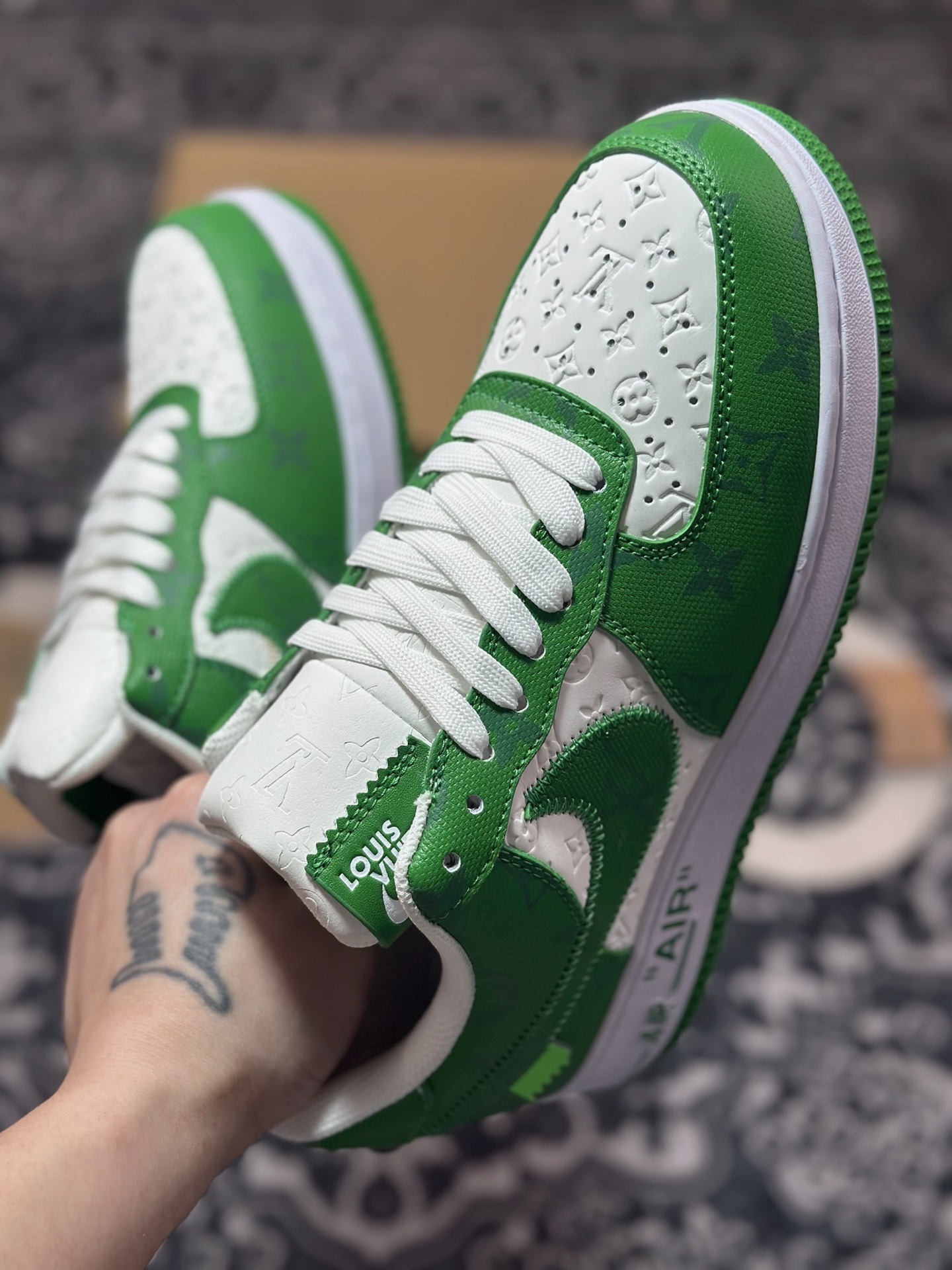 B140 路易威登Louis Vuitton x Nike Air Force 1'07 LV8 Low” Green/White/LV Monogram”空军一号板鞋“皮革白绿LV压纹老花”