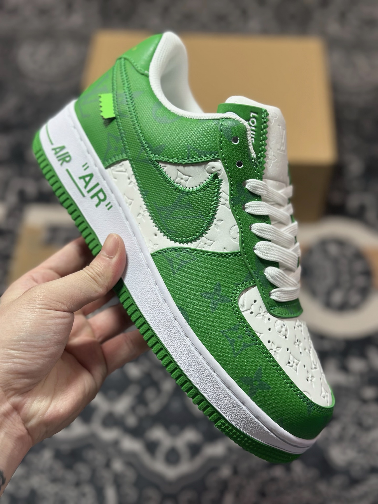 B140 路易威登Louis Vuitton x Nike Air Force 1'07 LV8 Low” Green/White/LV Monogram”空军一号板鞋“皮革白绿LV压纹老花”