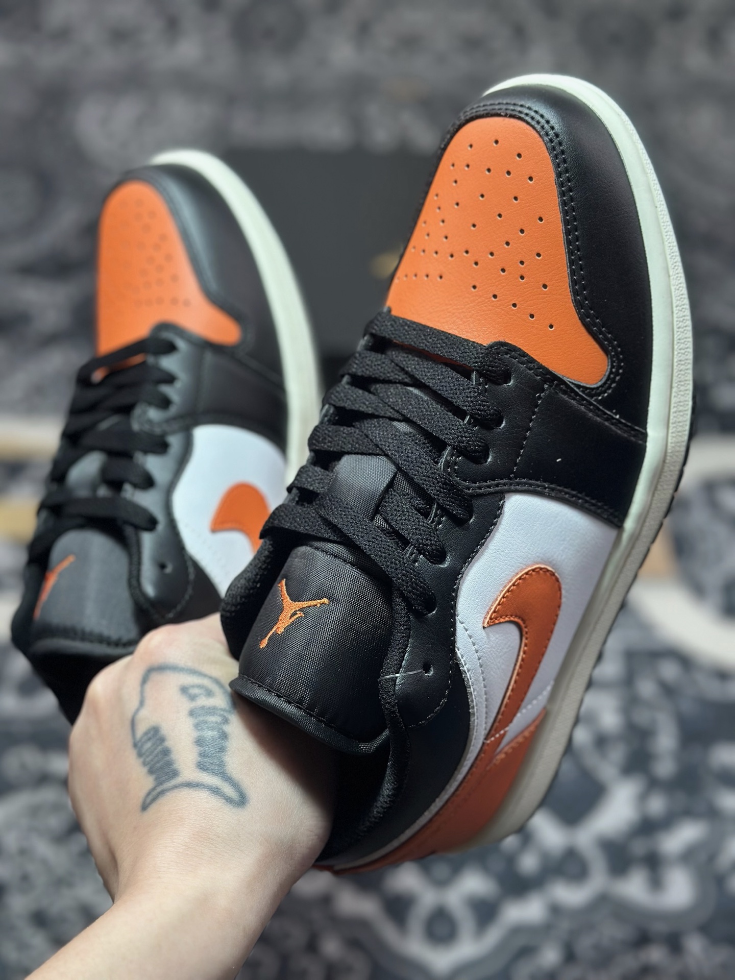 Air Jordan 1 Low AJ1 乔1白黑橙 低帮文化休闲运动板鞋 555558-081