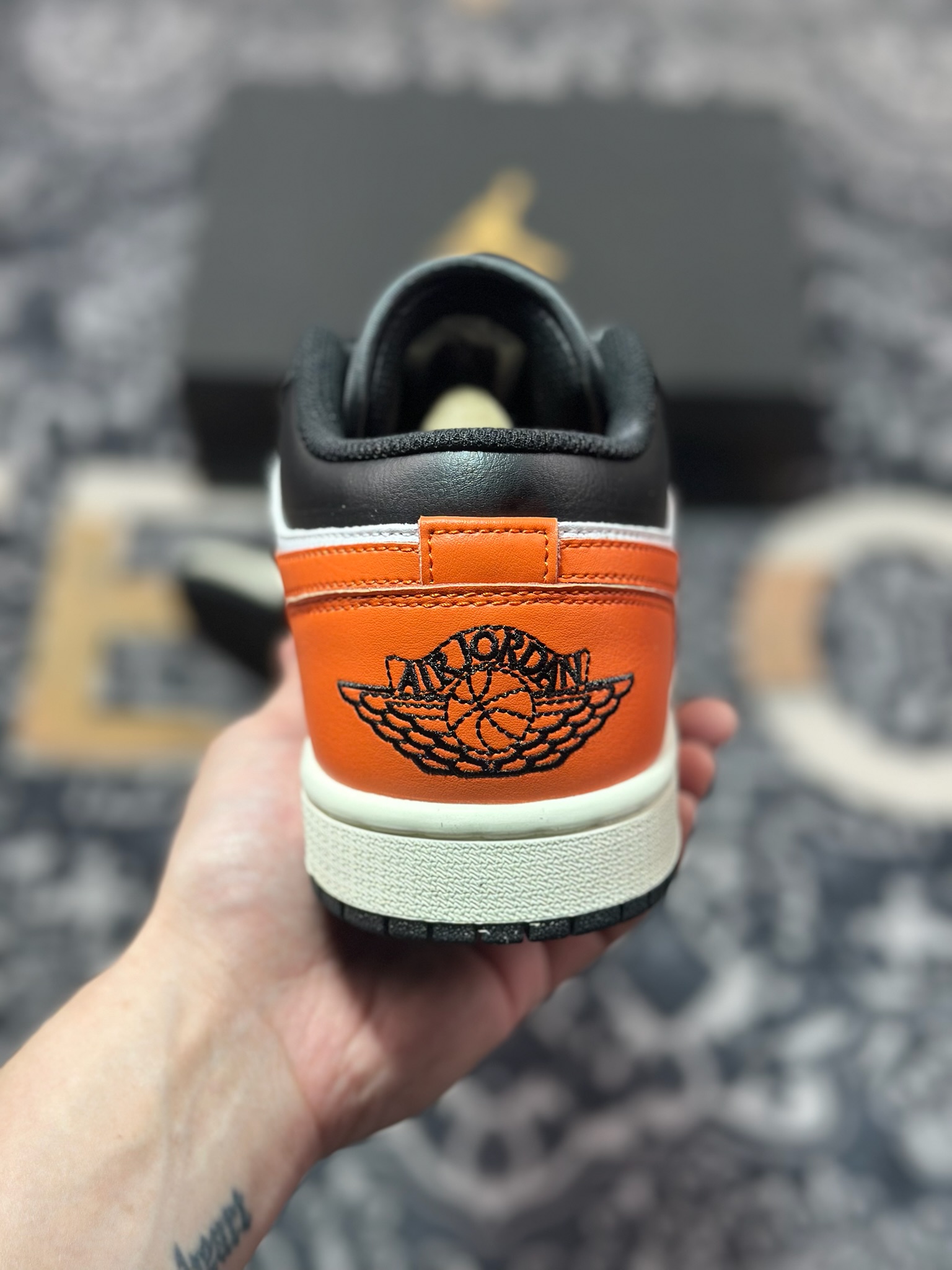 Air Jordan 1 Low AJ1 乔1白黑橙 低帮文化休闲运动板鞋 555558-081