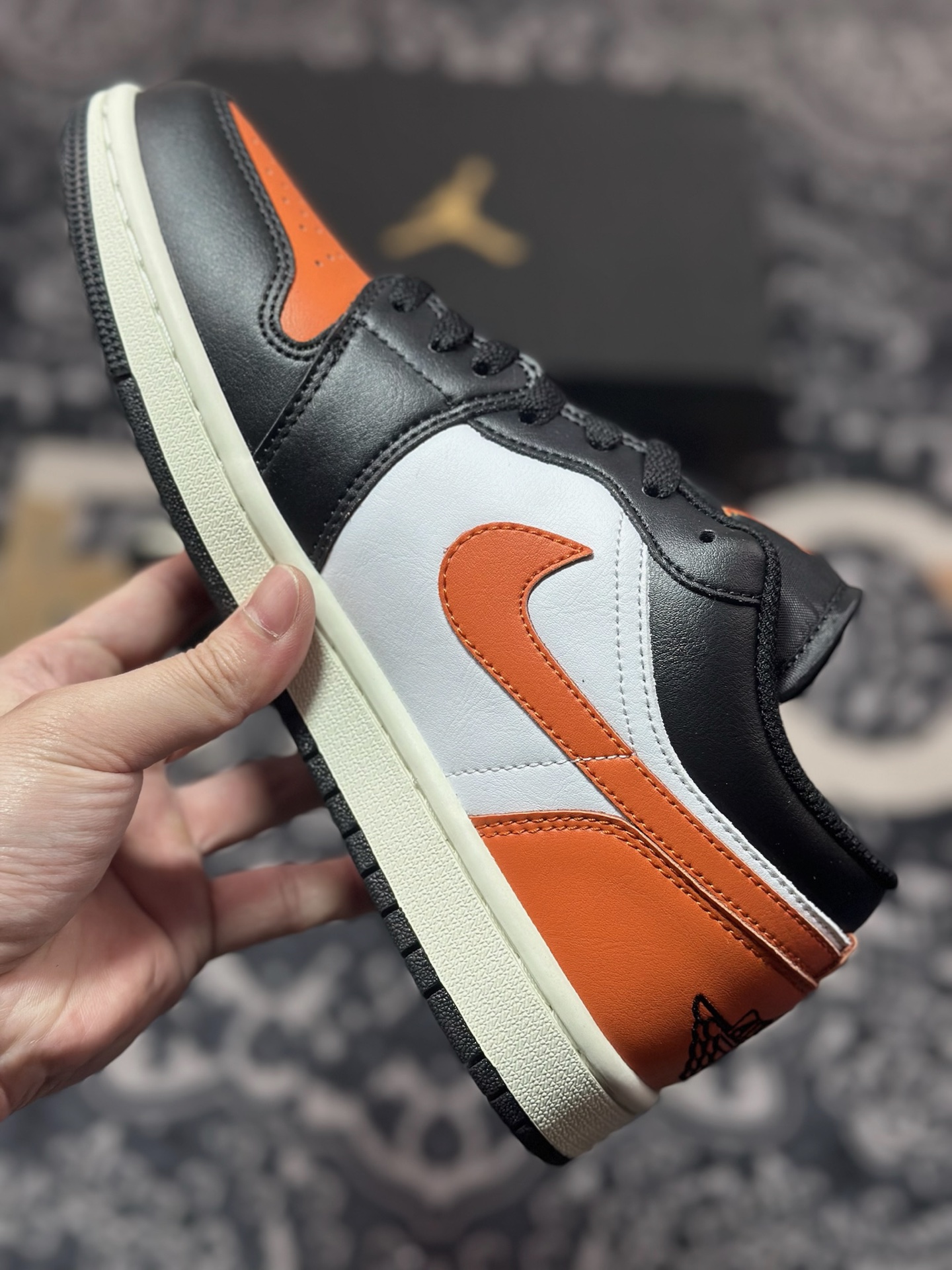 Air Jordan 1 Low AJ1 乔1白黑橙 低帮文化休闲运动板鞋 555558-081
