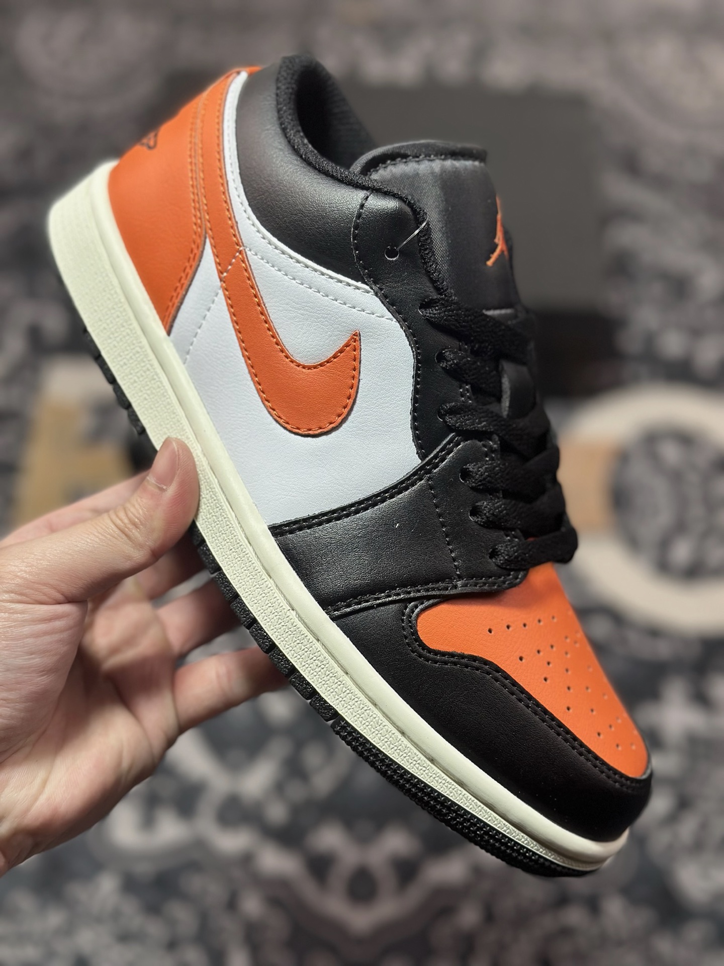 Air Jordan 1 Low AJ1 乔1白黑橙 低帮文化休闲运动板鞋 555558-081