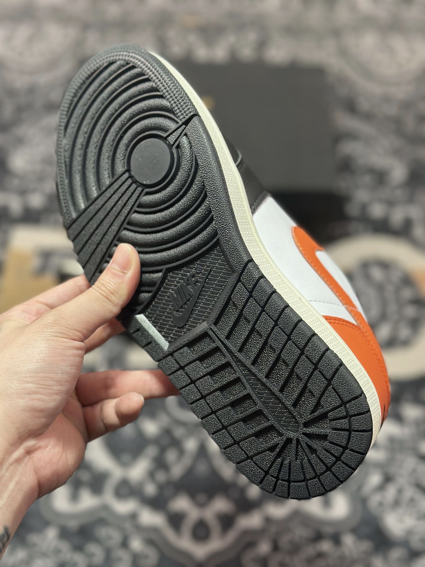 Air Jordan 1 Low AJ1 乔1白黑橙 低帮文化休闲运动板鞋 555558-081