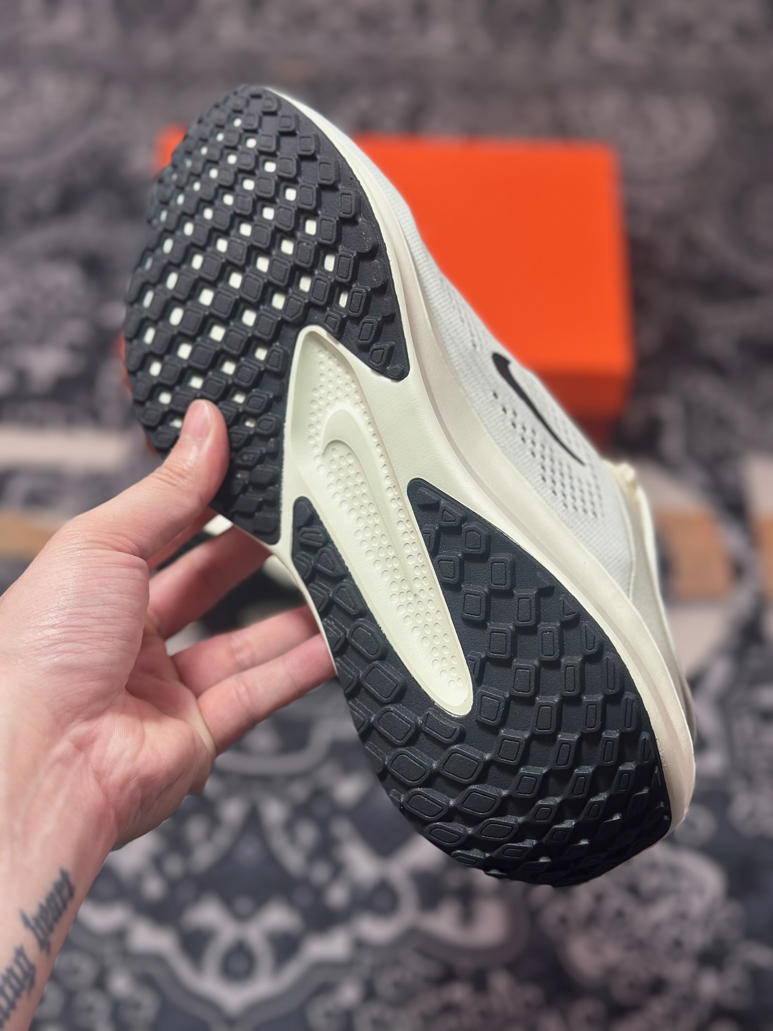 Nike Quest 6 公路跑步鞋 FD6033-104