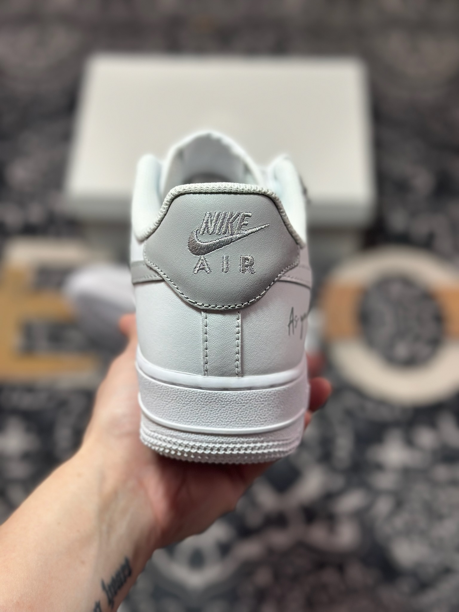 耐克Nike Air Force 1 07 LV8 Low”Valentine's Day”空军一号系列经典低帮板鞋“白烟灰爱心涂鸦” CW2288-111