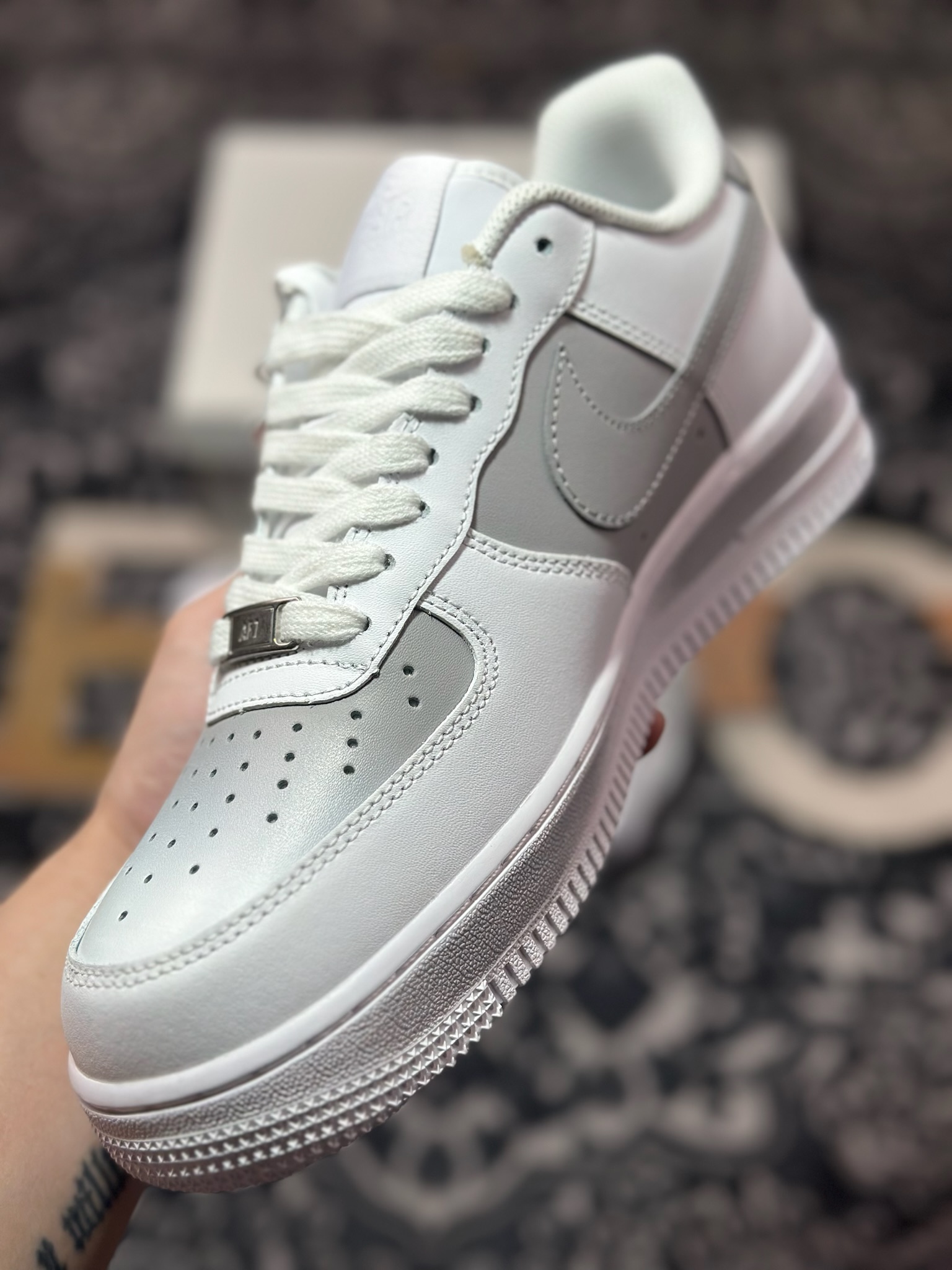 耐克Nike Air Force 1 07 LV8 Low”Valentine's Day”空军一号系列经典低帮板鞋“白烟灰爱心涂鸦” CW2288-111