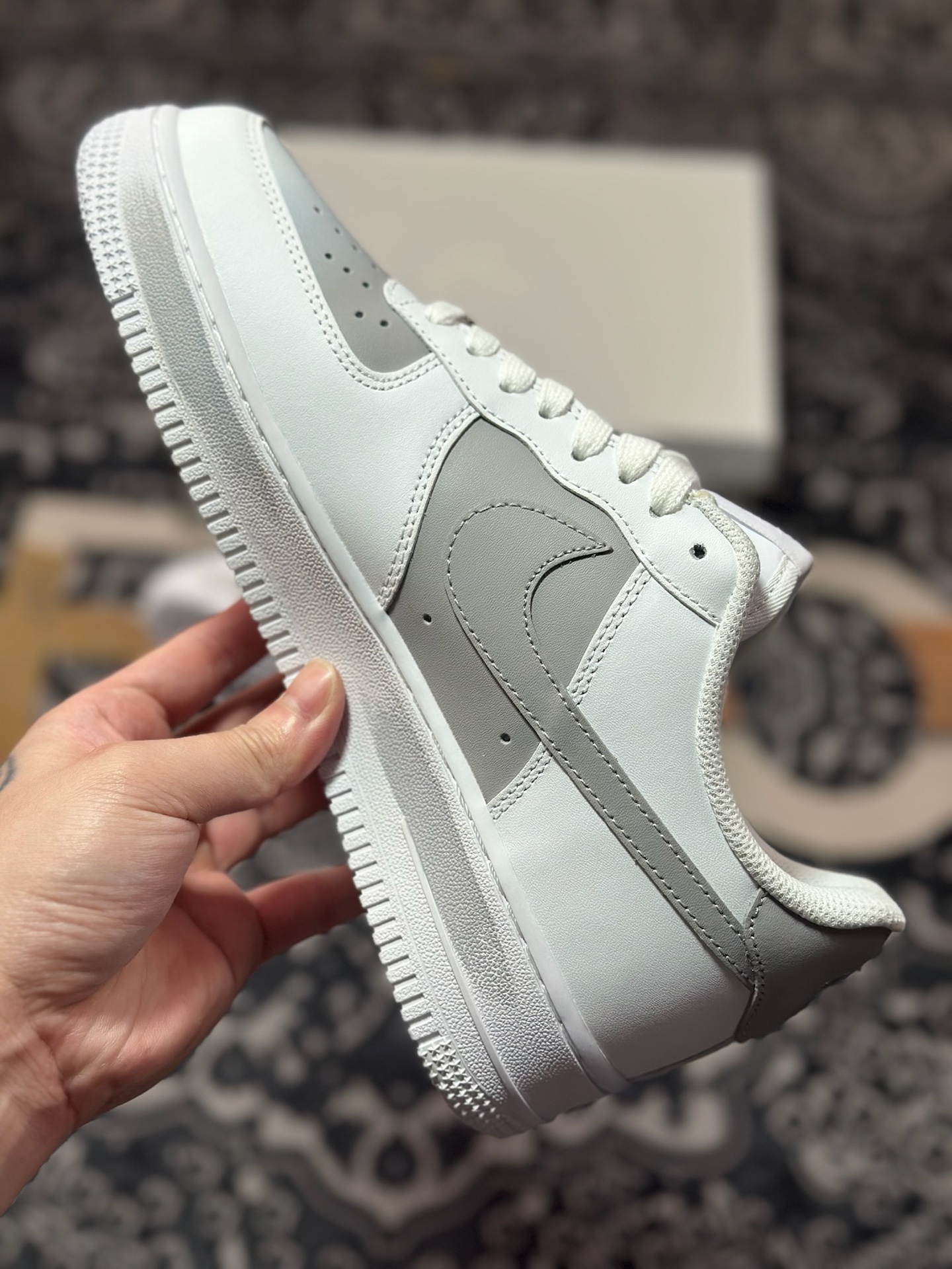 耐克Nike Air Force 1 07 LV8 Low”Valentine's Day”空军一号系列经典低帮板鞋“白烟灰爱心涂鸦” CW2288-111