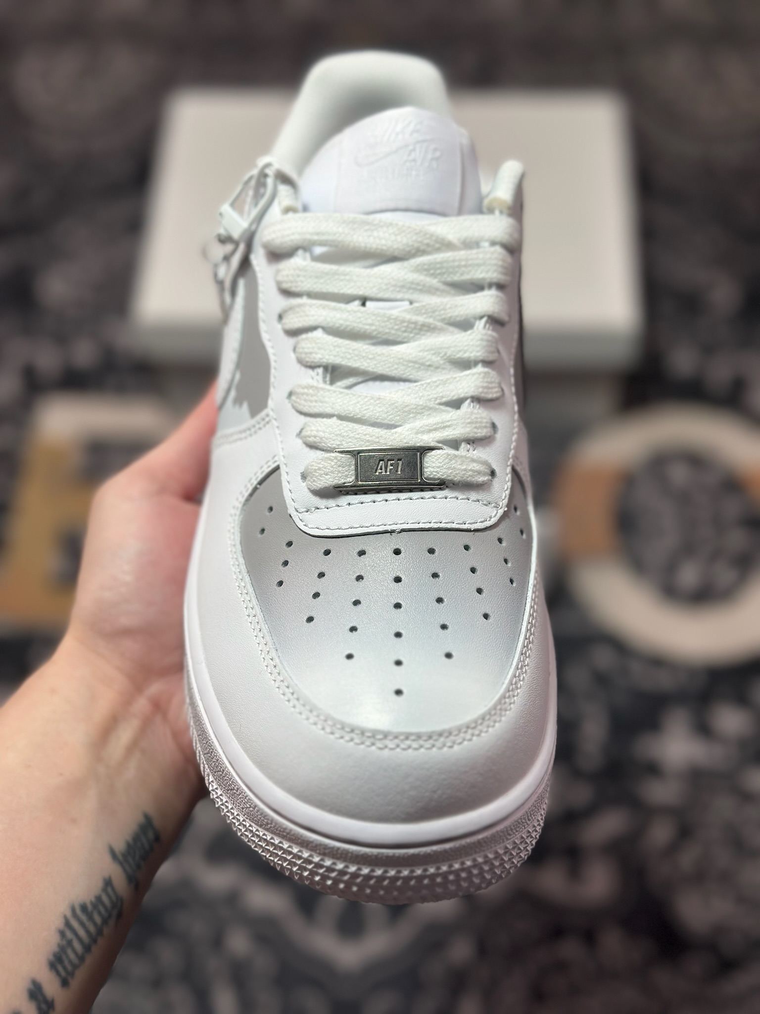 耐克Nike Air Force 1 07 LV8 Low”Valentine's Day”空军一号系列经典低帮板鞋“白烟灰爱心涂鸦” CW2288-111