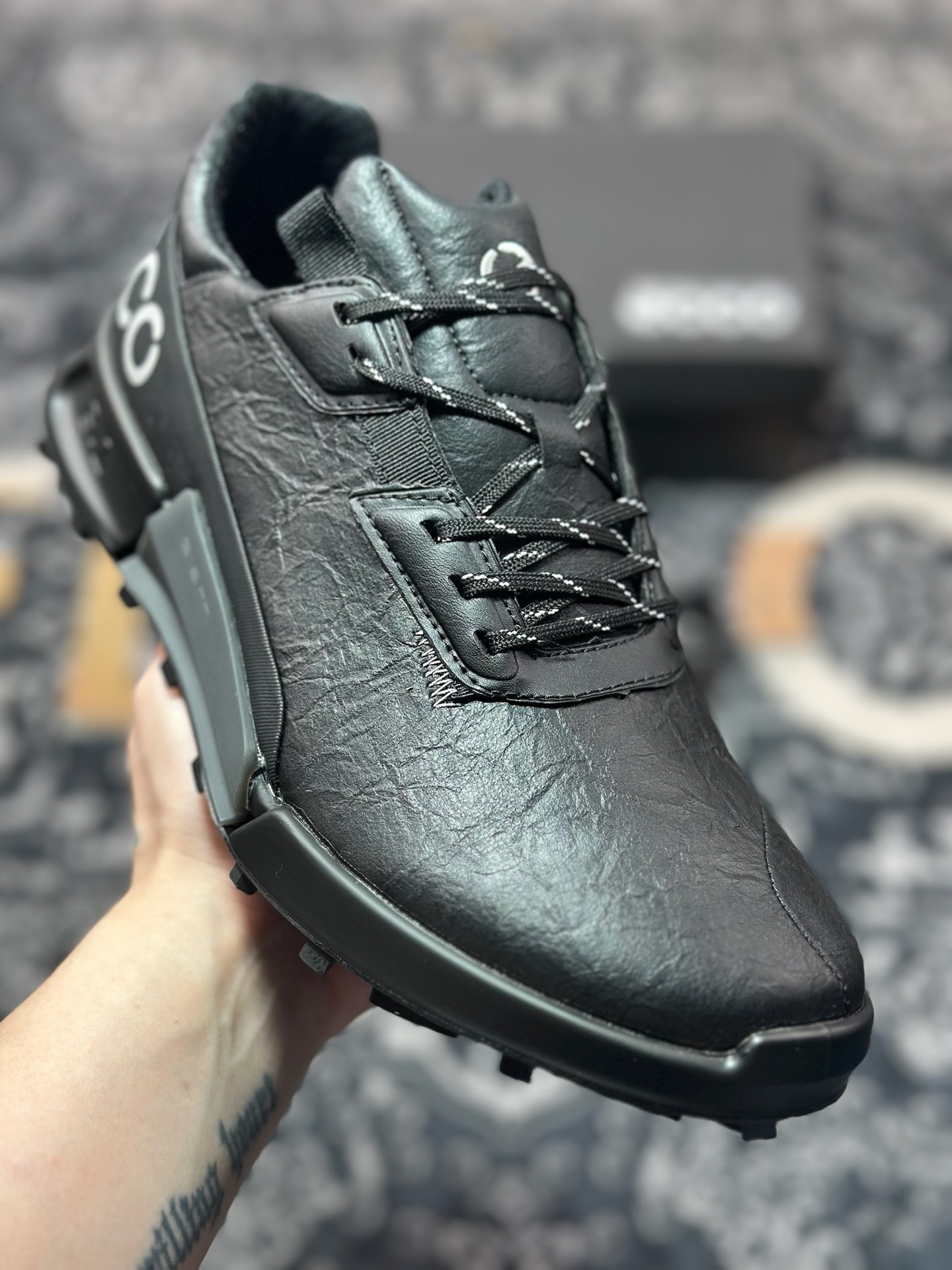 爱步/Ecco Biom C 2.1 健步2.1系列低帮户外系带百搭休闲皮革运动鞋“皮革黑灰” 822854-010