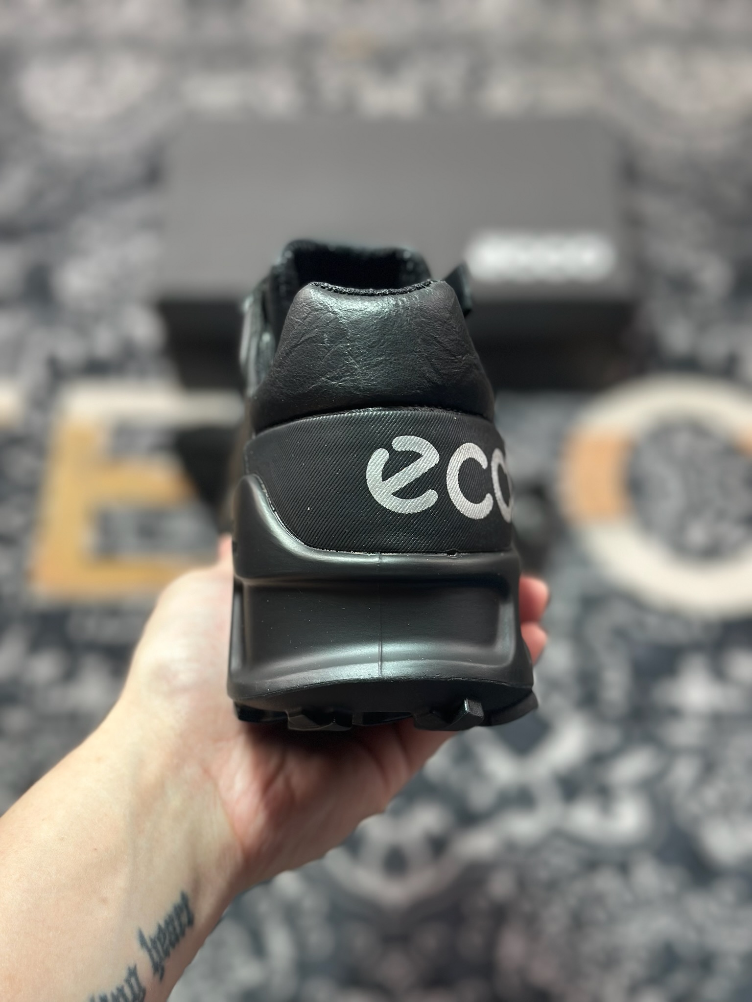 爱步/Ecco Biom C 2.1 健步2.1系列低帮户外系带百搭休闲皮革运动鞋“皮革黑灰” 822854-010