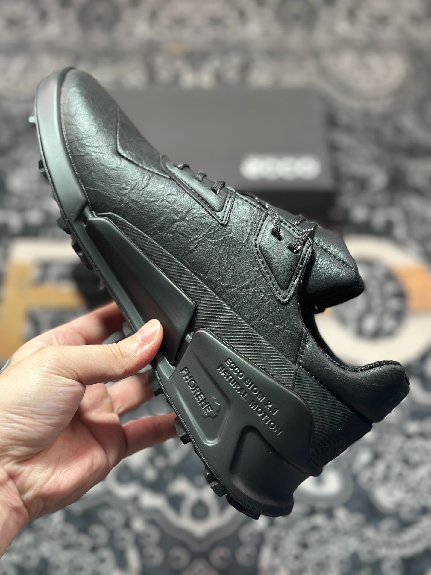 爱步/Ecco Biom C 2.1 健步2.1系列低帮户外系带百搭休闲皮革运动鞋“皮革黑灰” 822854-010