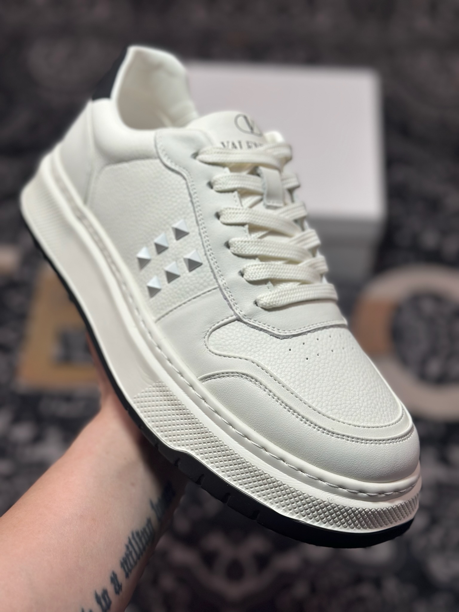 新货Valentino 华伦天奴 Rockstud untitled 厚底休闲铆钉小白鞋