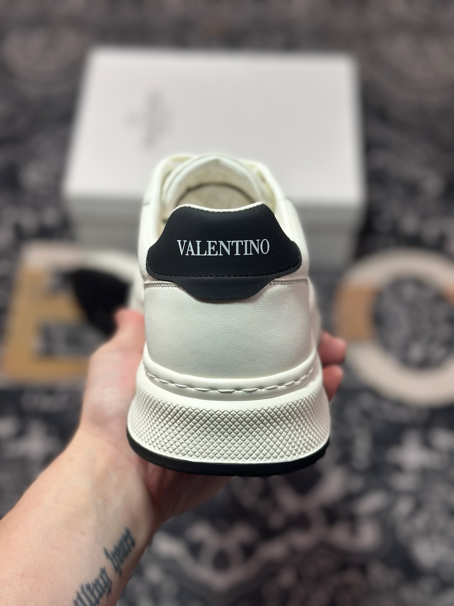 新货Valentino 华伦天奴 Rockstud untitled 厚底休闲铆钉小白鞋
