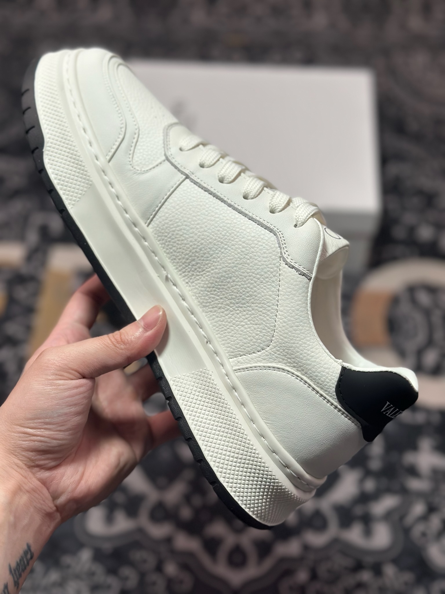 新货Valentino 华伦天奴 Rockstud untitled 厚底休闲铆钉小白鞋