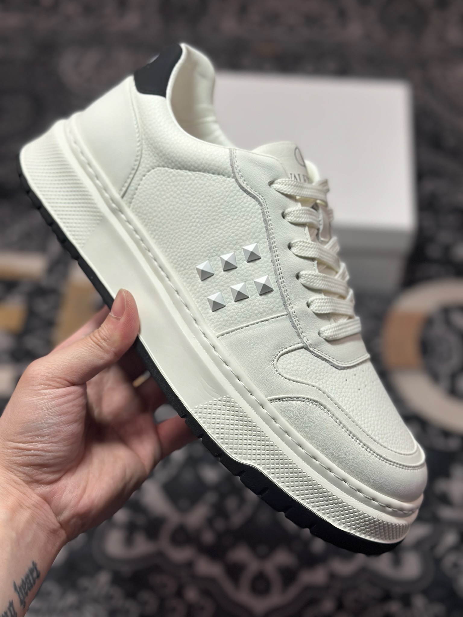 新货Valentino 华伦天奴 Rockstud untitled 厚底休闲铆钉小白鞋