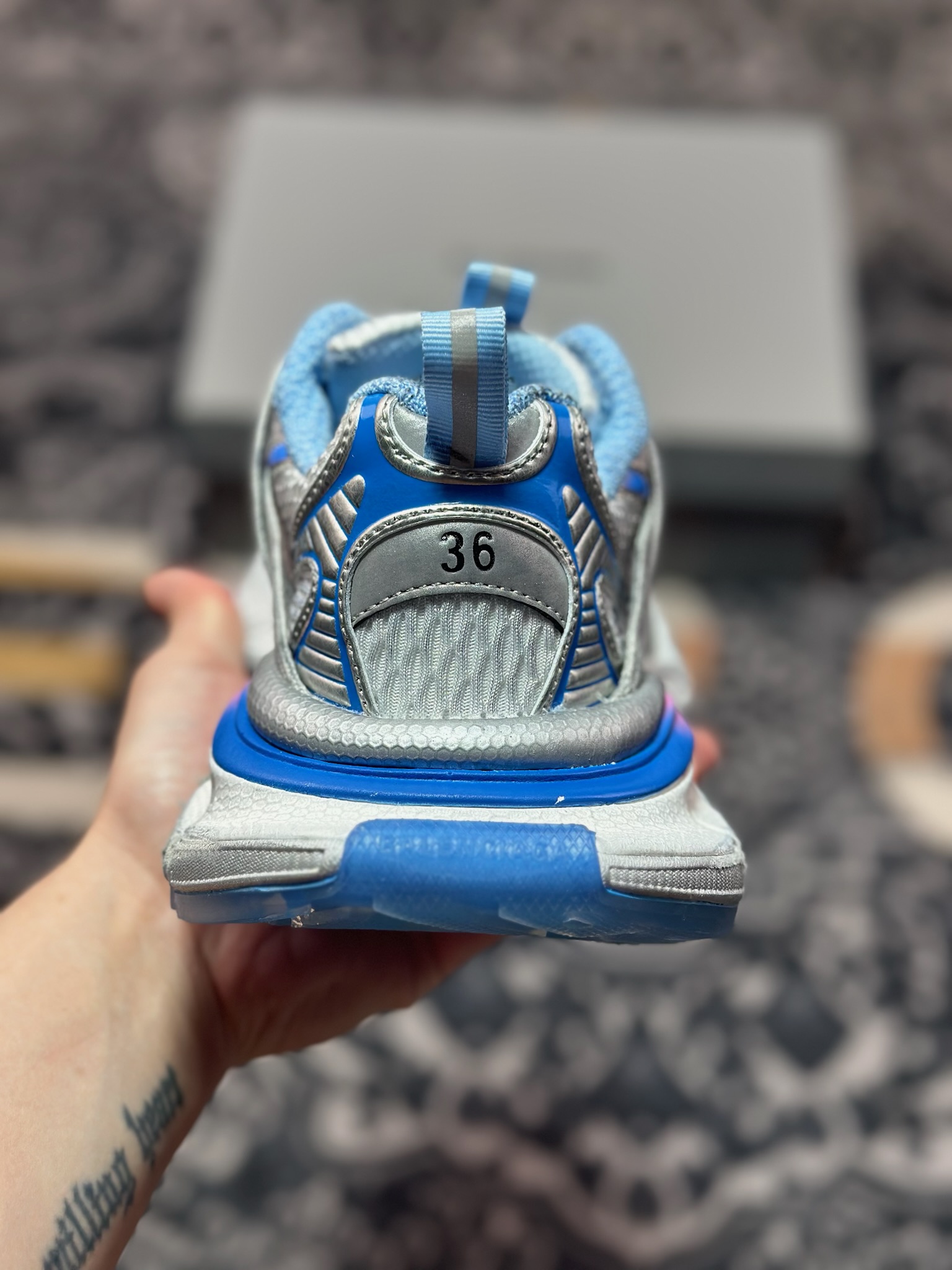 巴黎世家BALENCIAGA 3XL Sneakers 3+系列低帮复古阔型底姥爹风慢跑鞋“白蓝粉红银木乃伊绑绳” 825599 W3XCH 9145