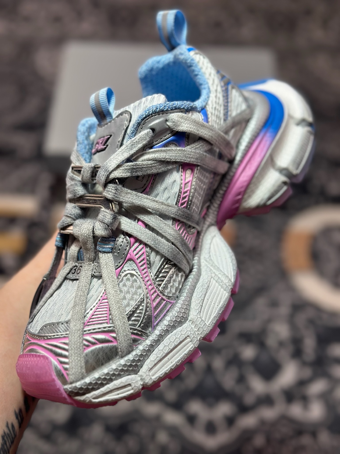 巴黎世家BALENCIAGA 3XL Sneakers 3+系列低帮复古阔型底姥爹风慢跑鞋“白蓝粉红银木乃伊绑绳” 825599 W3XCH 9145