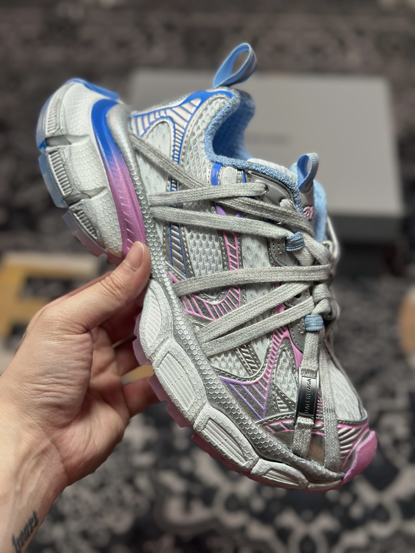 巴黎世家BALENCIAGA 3XL Sneakers 3+系列低帮复古阔型底姥爹风慢跑鞋“白蓝粉红银木乃伊绑绳” 825599 W3XCH 9145