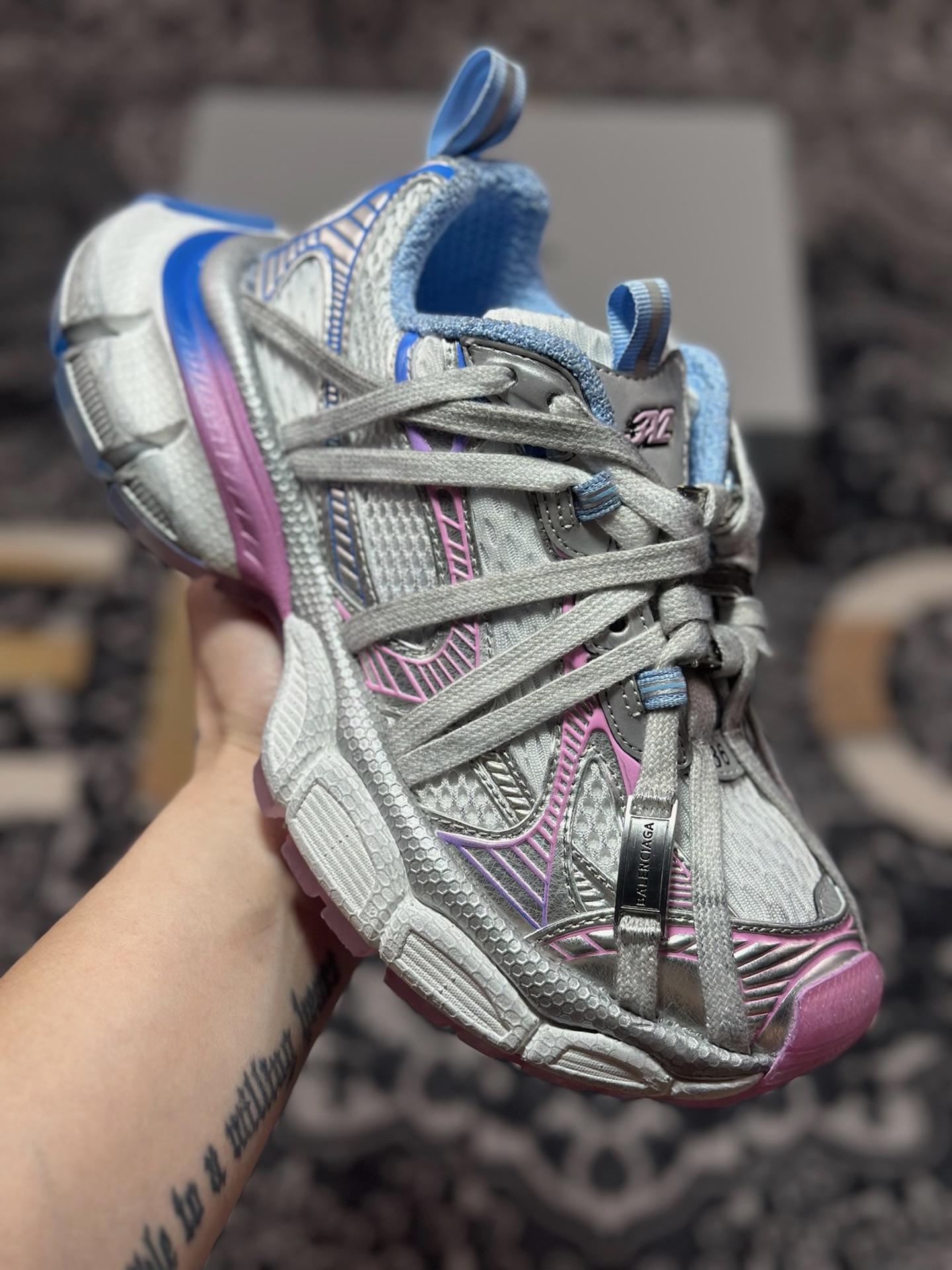 巴黎世家BALENCIAGA 3XL Sneakers 3+系列低帮复古阔型底姥爹风慢跑鞋“白蓝粉红银木乃伊绑绳” 825599 W3XCH 9145