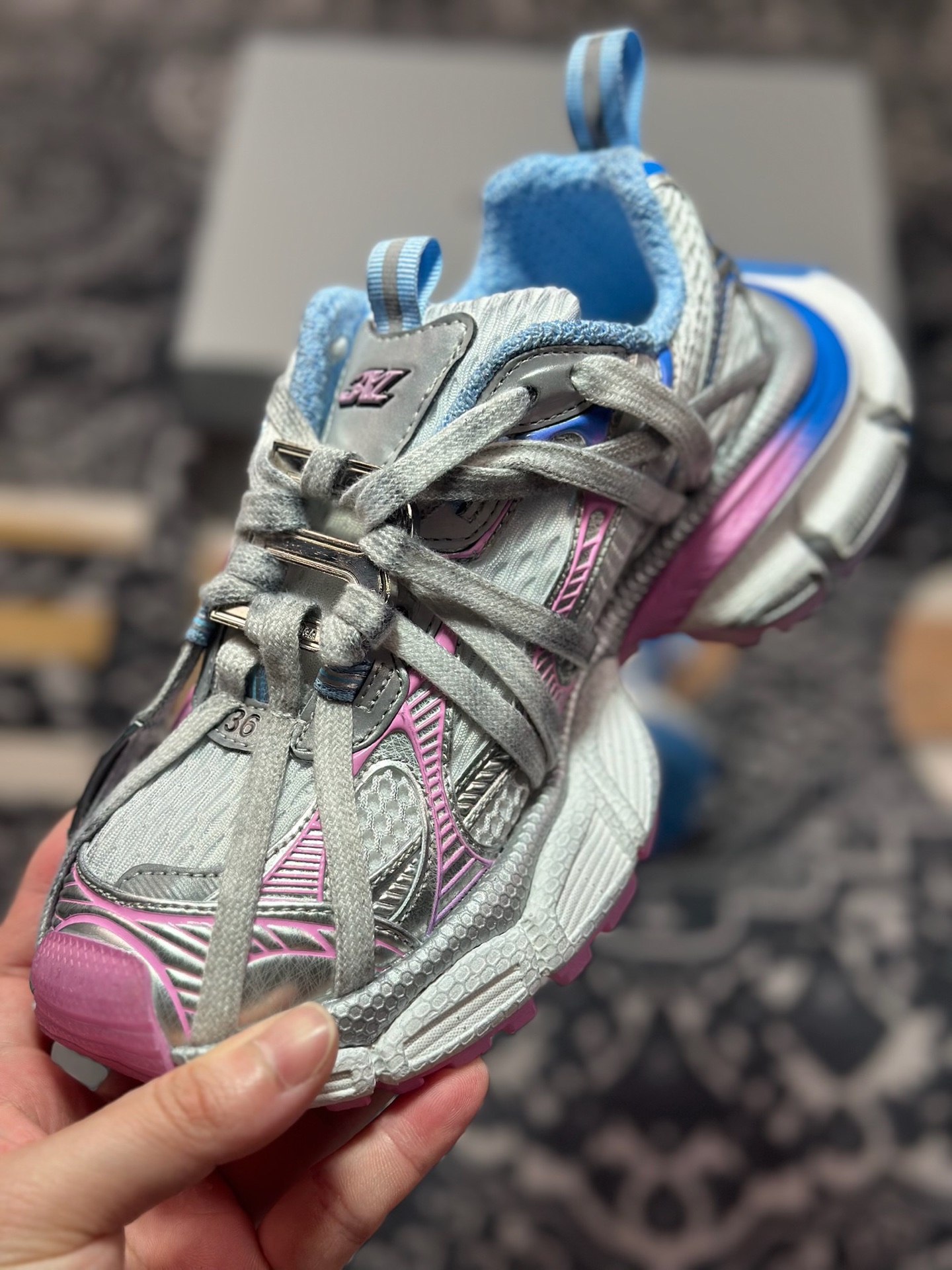 巴黎世家BALENCIAGA 3XL Sneakers 3+系列低帮复古阔型底姥爹风慢跑鞋“白蓝粉红银木乃伊绑绳” 825599 W3XCH 9145