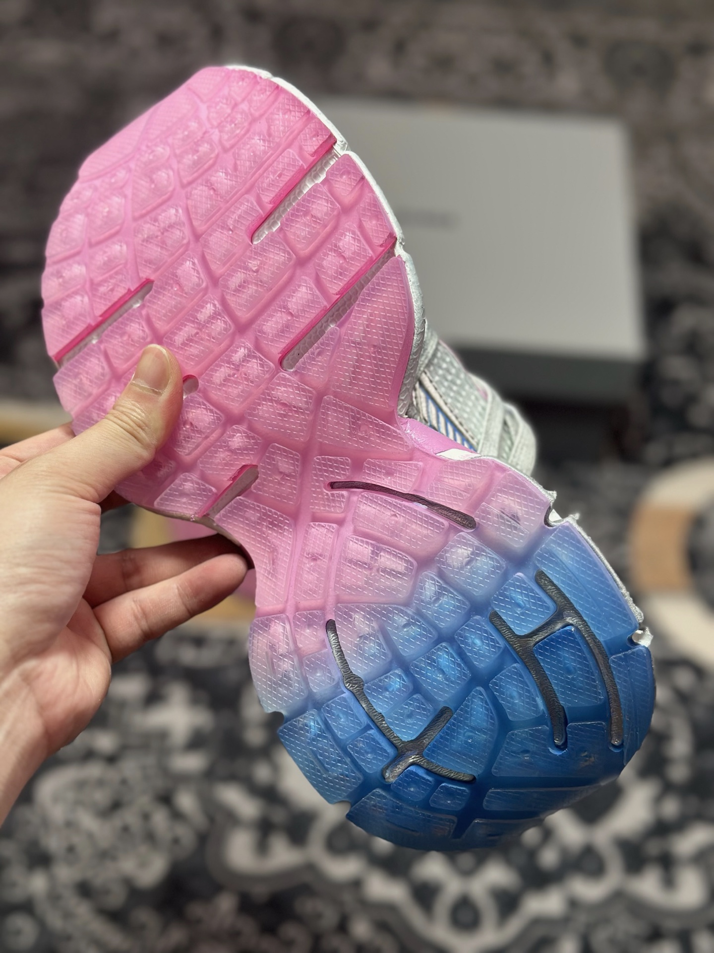 巴黎世家BALENCIAGA 3XL Sneakers 3+系列低帮复古阔型底姥爹风慢跑鞋“白蓝粉红银木乃伊绑绳” 825599 W3XCH 9145