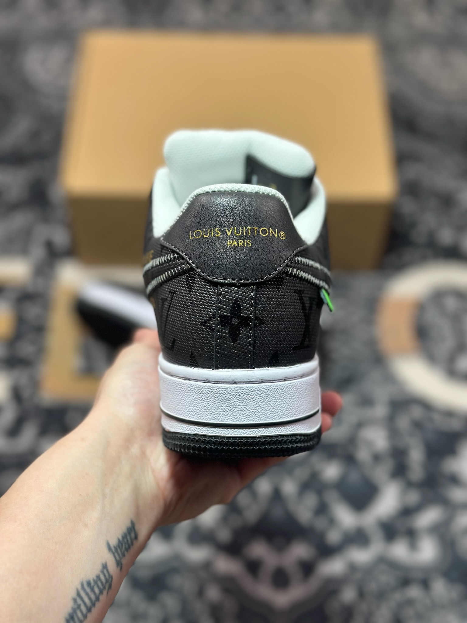 路易威登Louis Vuitton x Nike Air Force 1'07 LV8 Low” Black/White/LV Monogram”空军一号板鞋“皮革黑白LV压纹老花”