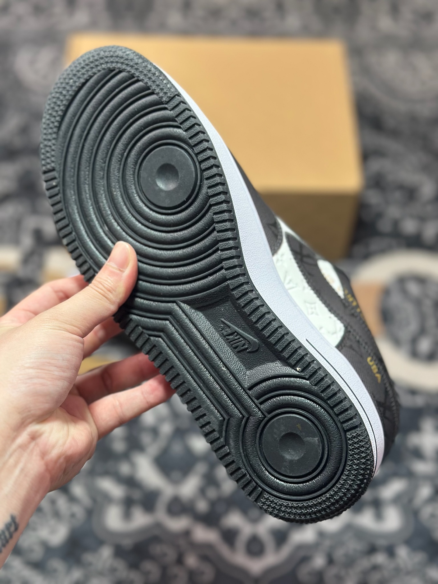 路易威登Louis Vuitton x Nike Air Force 1'07 LV8 Low” Black/White/LV Monogram”空军一号板鞋“皮革黑白LV压纹老花”