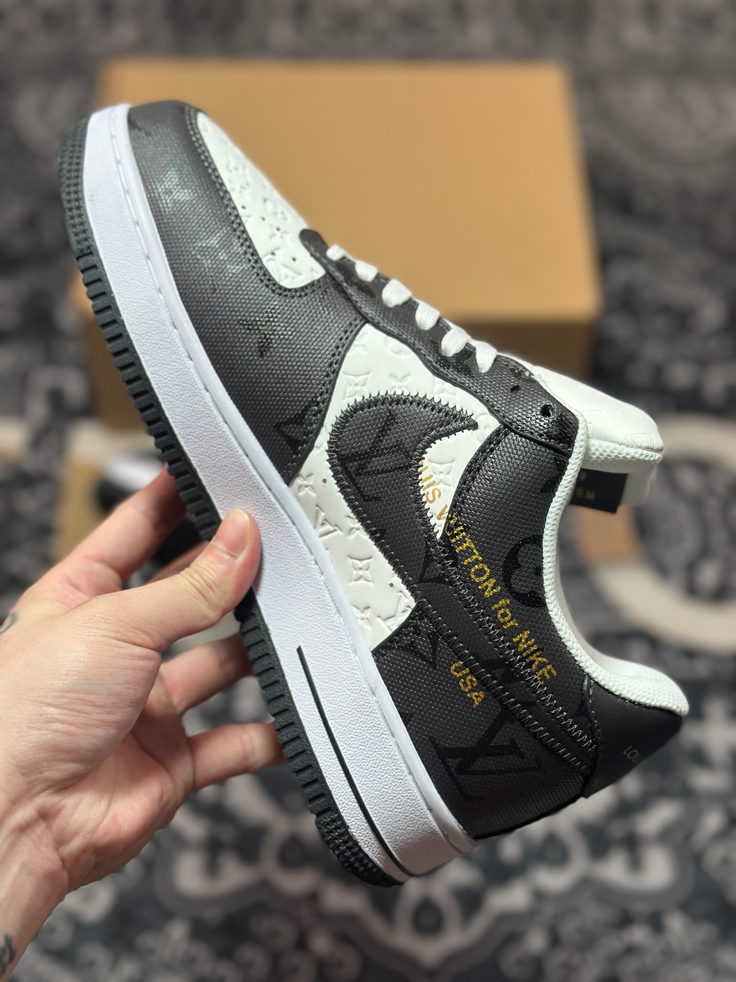 路易威登Louis Vuitton x Nike Air Force 1'07 LV8 Low” Black/White/LV Monogram”空军一号板鞋“皮革黑白LV压纹老花”